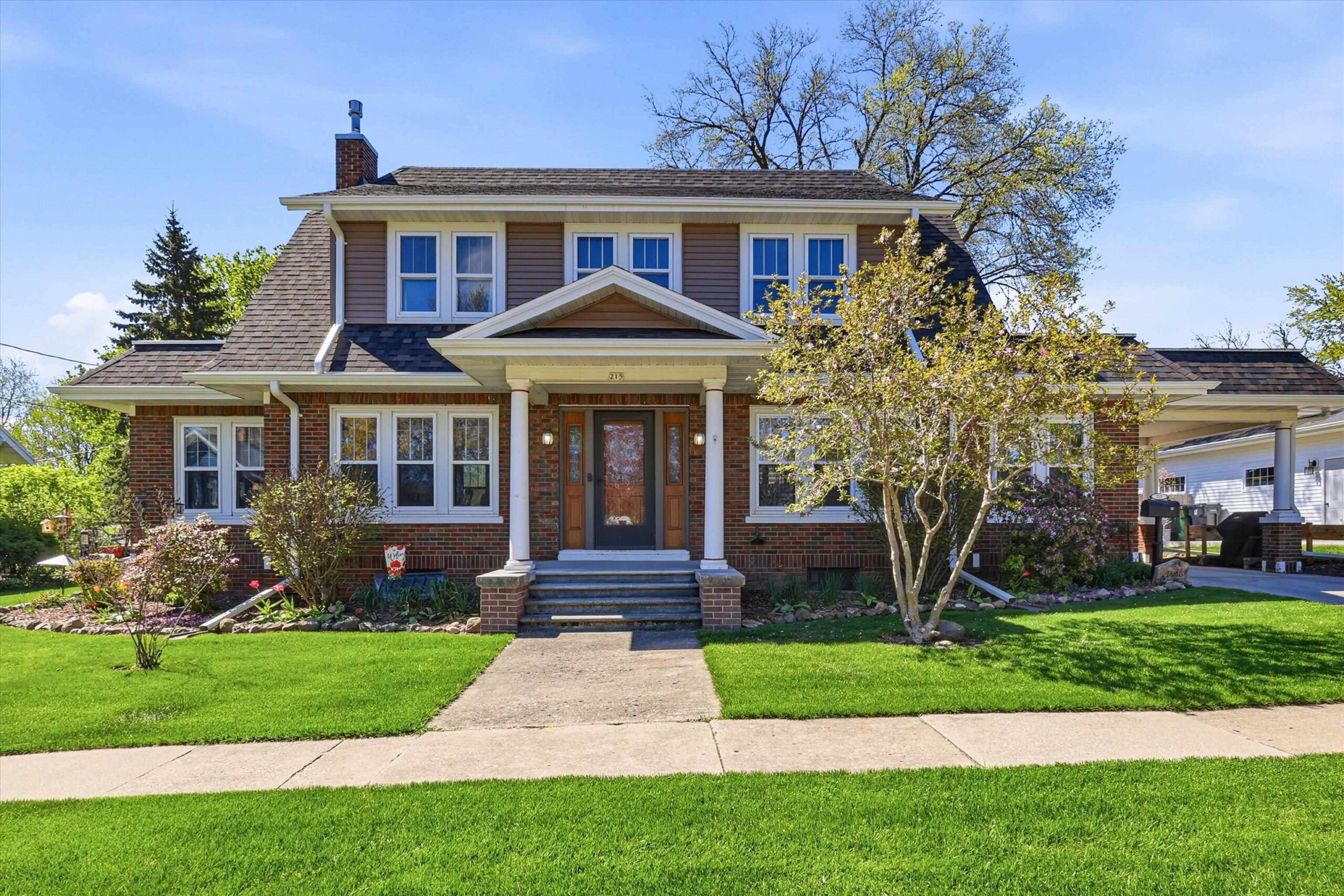 215 MADISON Street property preview photograph