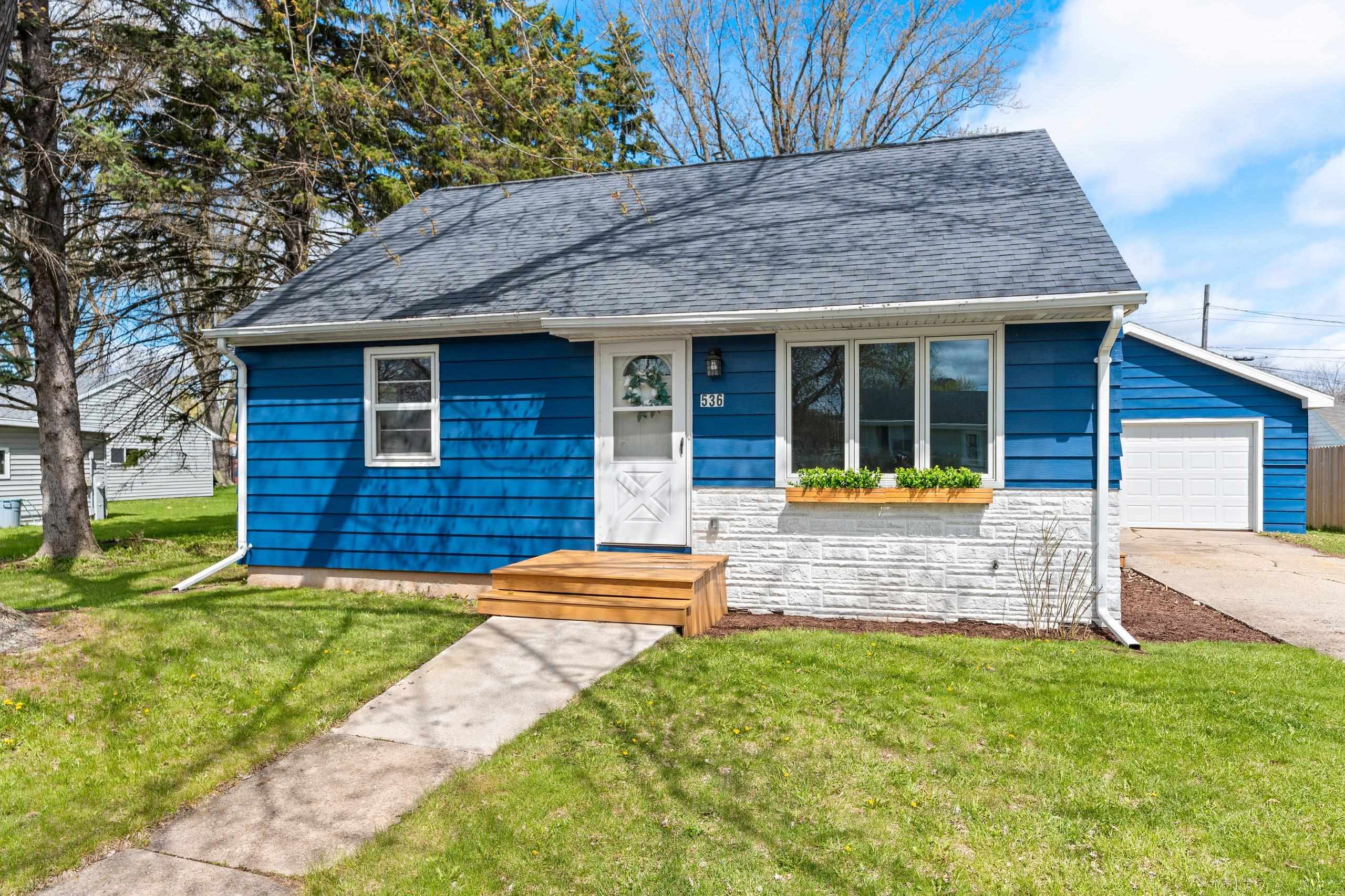 536 E WILSON Avenue property preview photograph