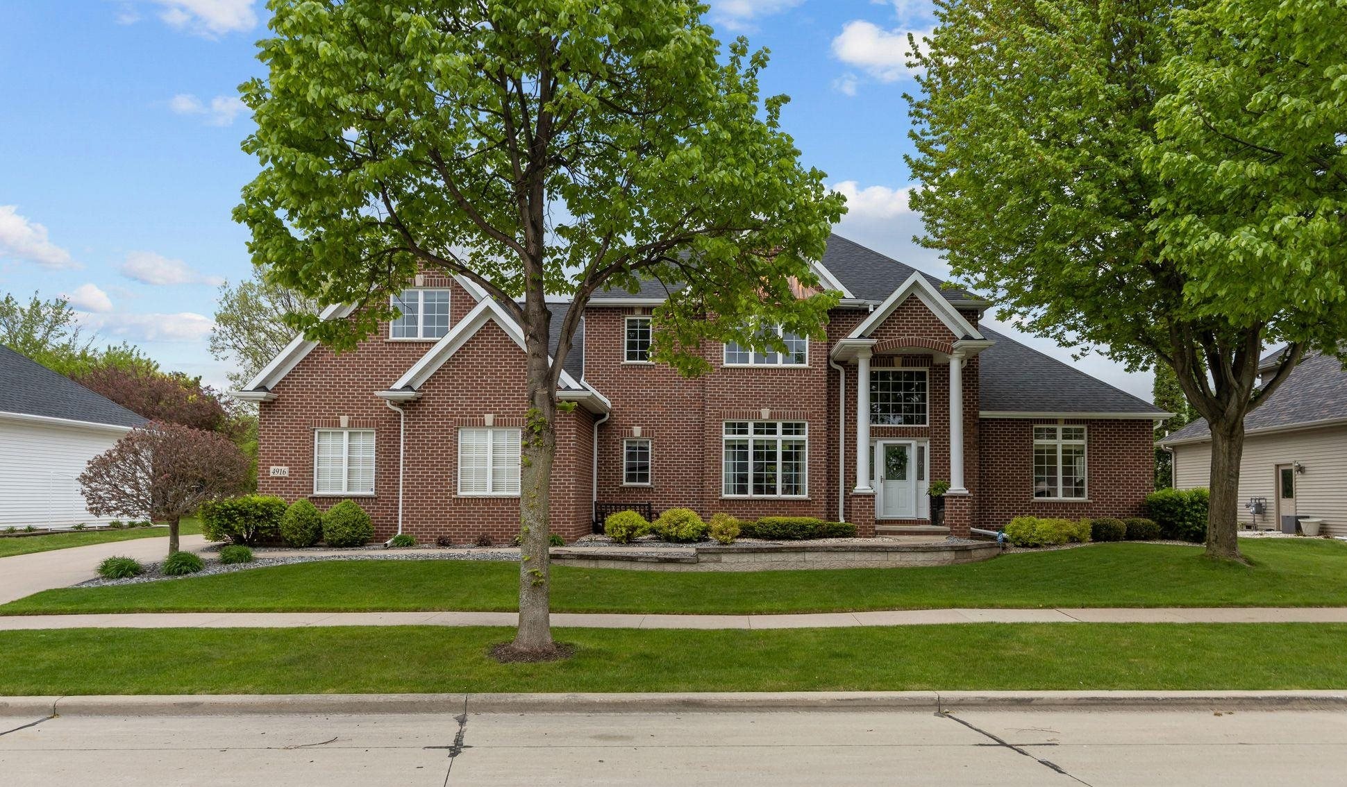 4916 N SILENTWIND Way property preview photograph