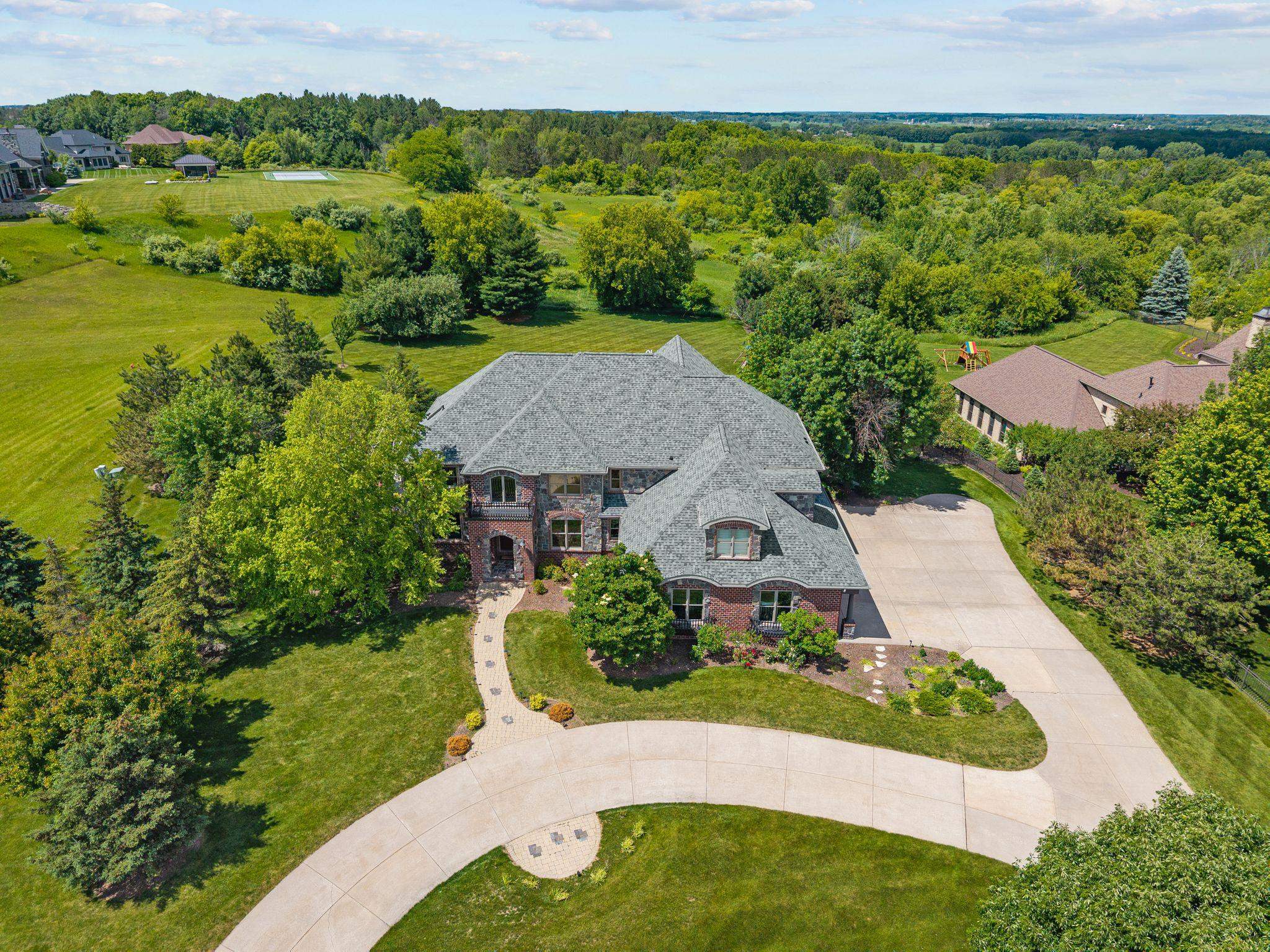 2730 E APPLE HILL Boulevard property preview photograph
