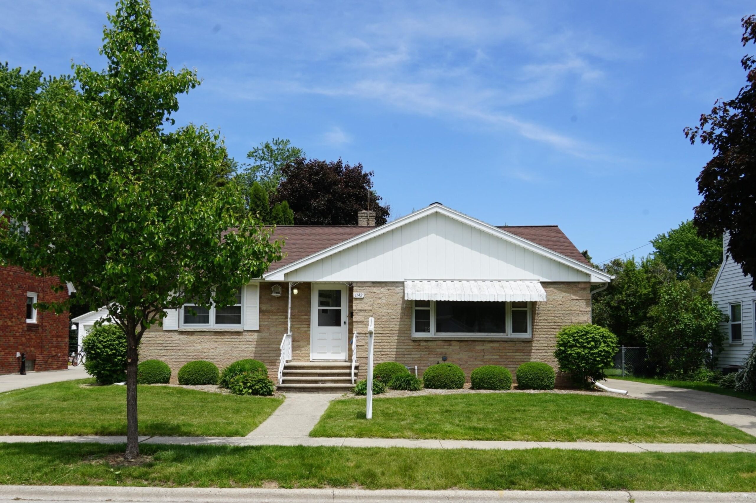 1142 BOND Street property preview photograph