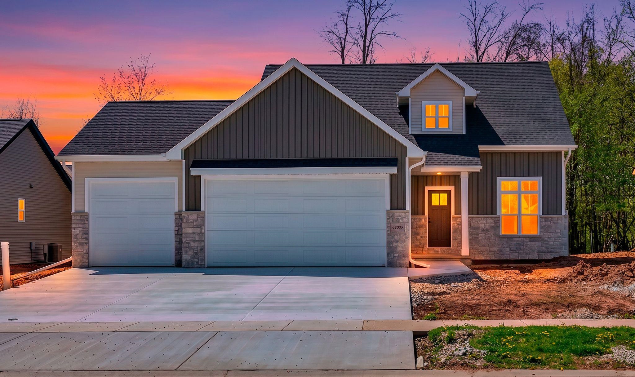 N9273 CONSTELLATION Drive property preview photograph