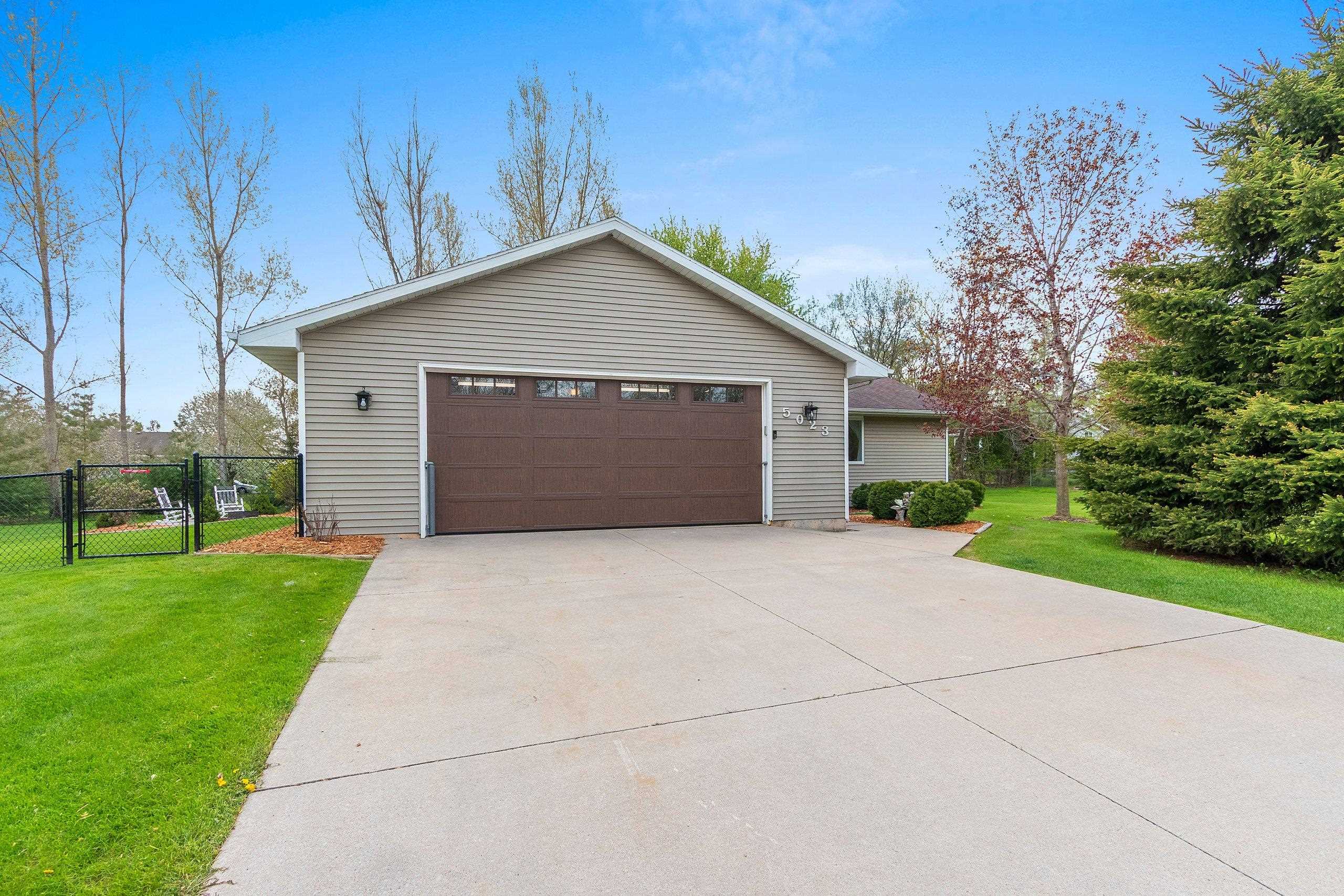 5023 COUNTRY BREEZE Lane property preview photograph