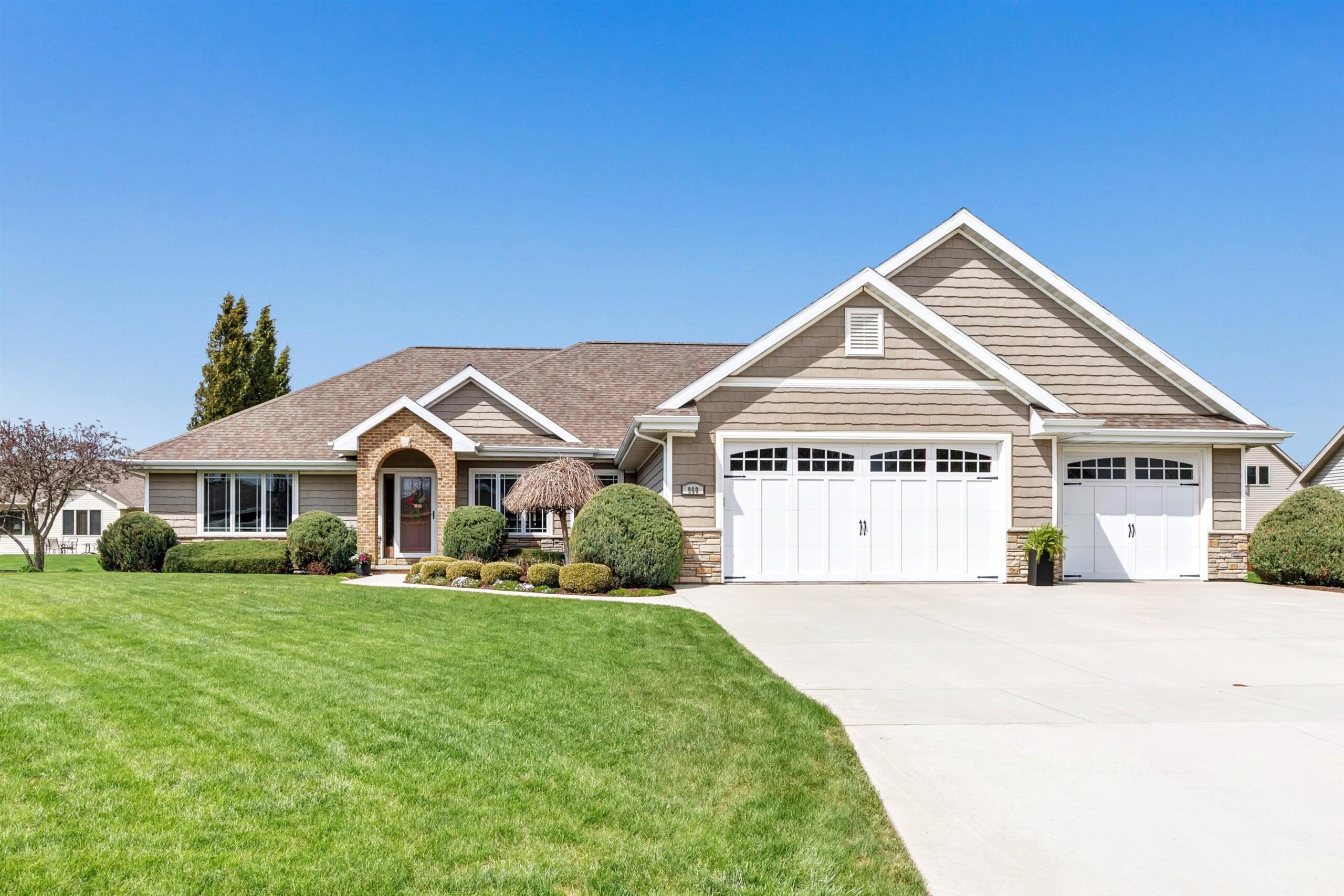 960 SPRINGFIELD Drive property preview photograph