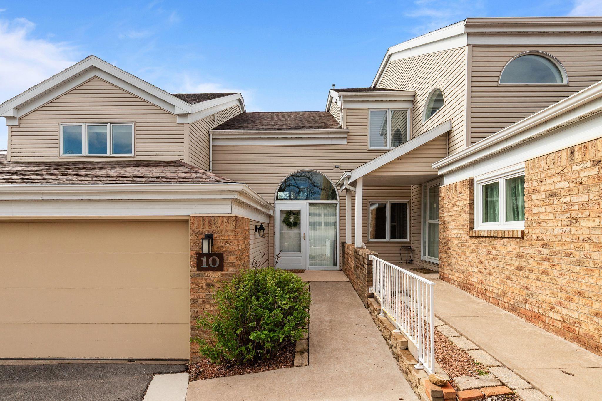 10 S LAWRENCE Court property preview photograph