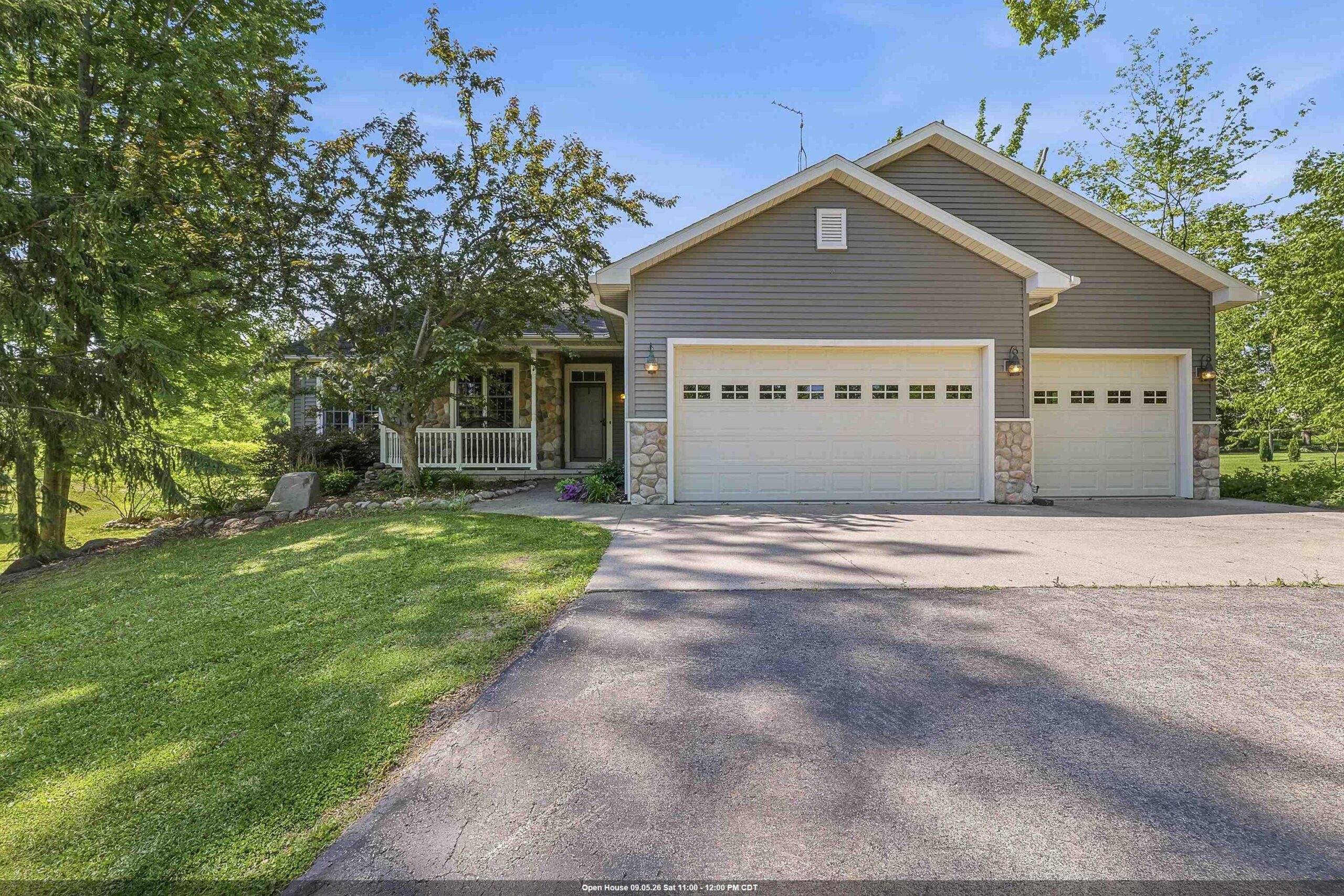W7974 THOMASWOOD Trail property preview photograph