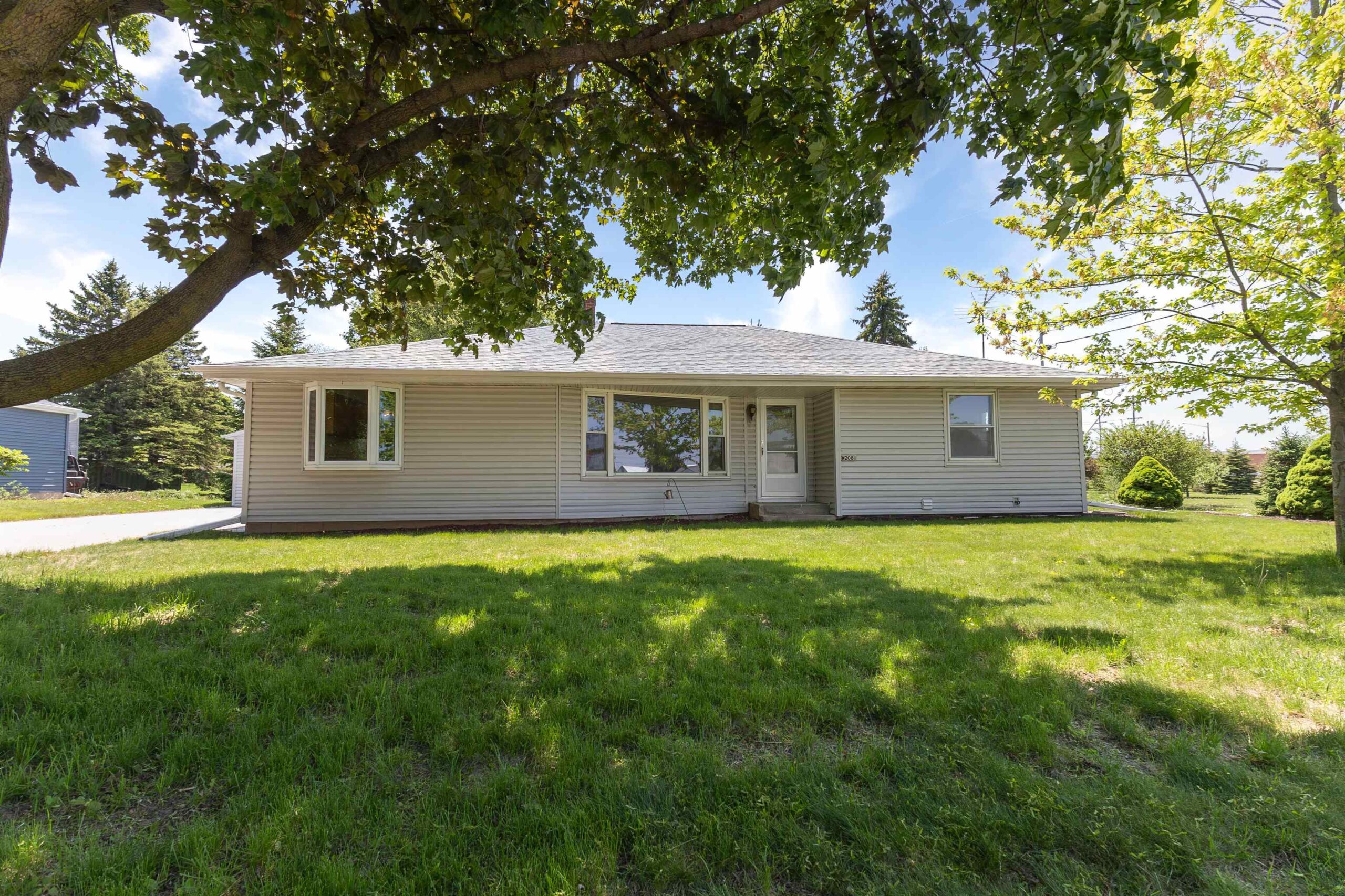 W2081 COUNTY ROAD S property preview photograph