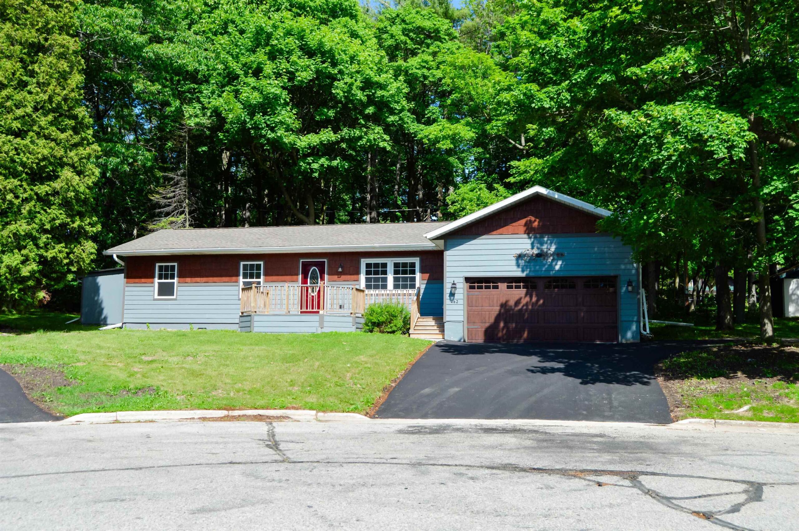 462 N 7TH Place property preview photograph