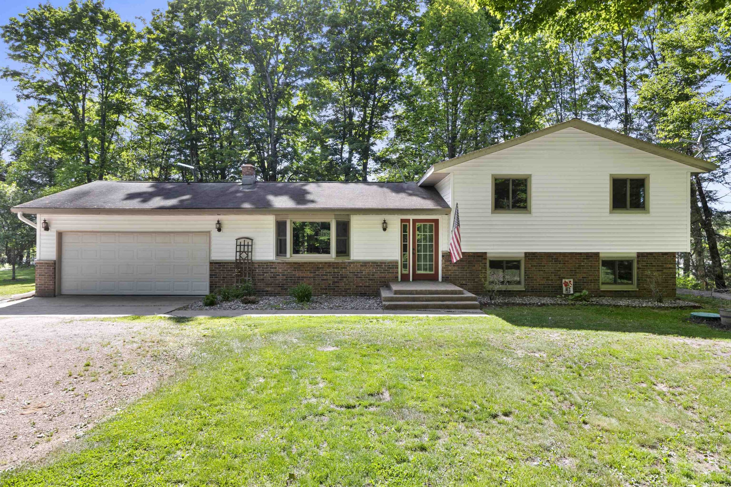 759 HEMLOCK Drive property preview photograph