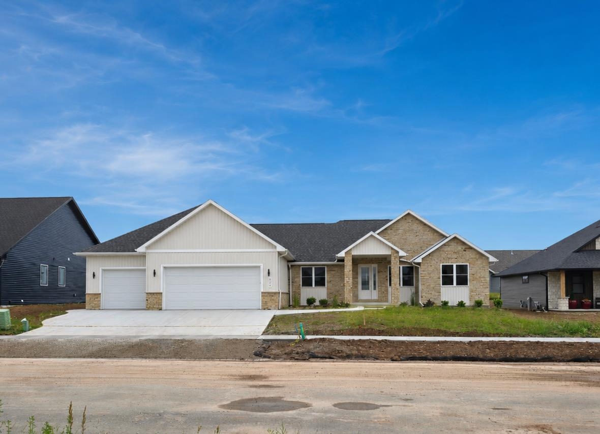 266 E SWEETWATER Way property preview photograph