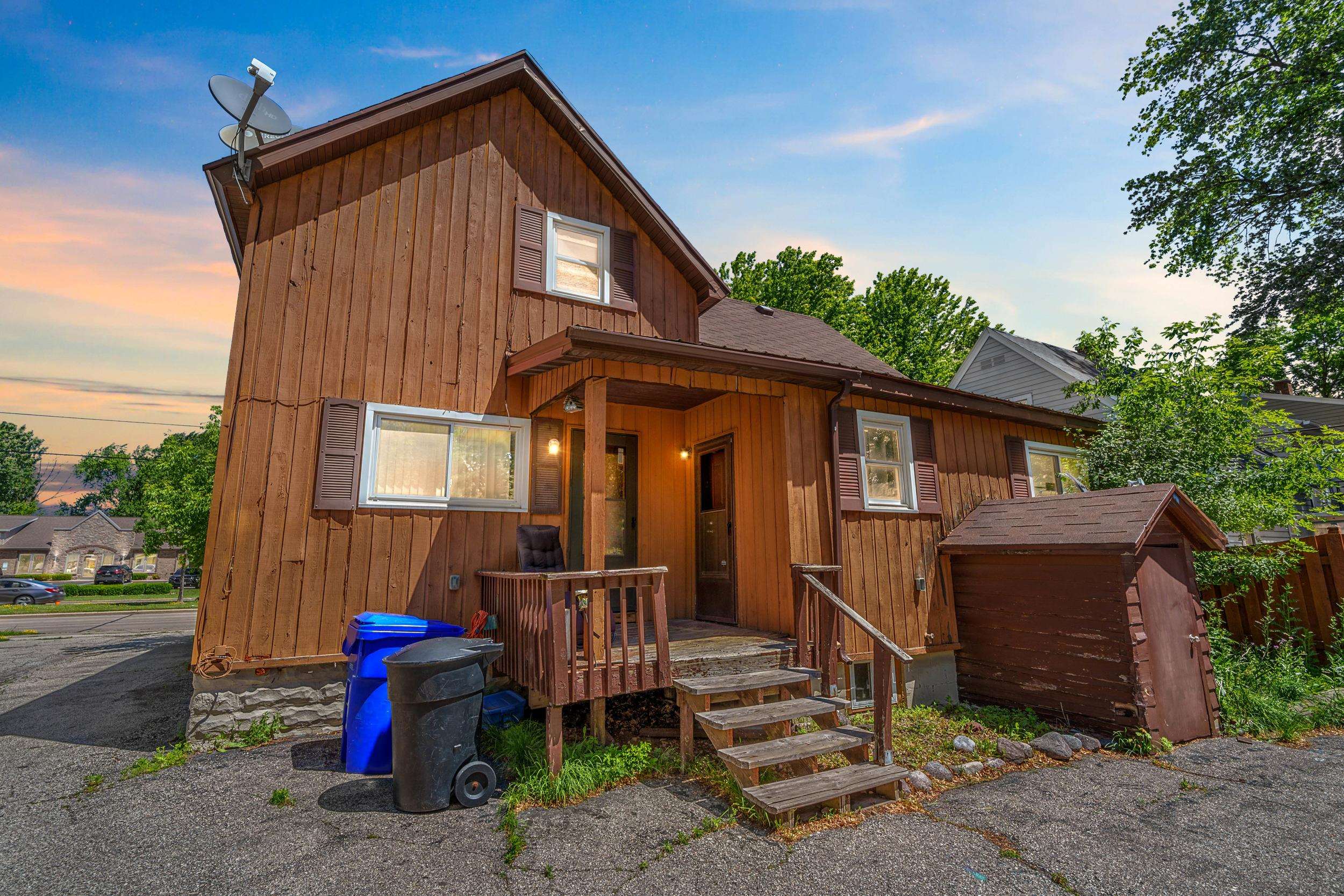 1427 W COLLEGE Avenue property preview photograph