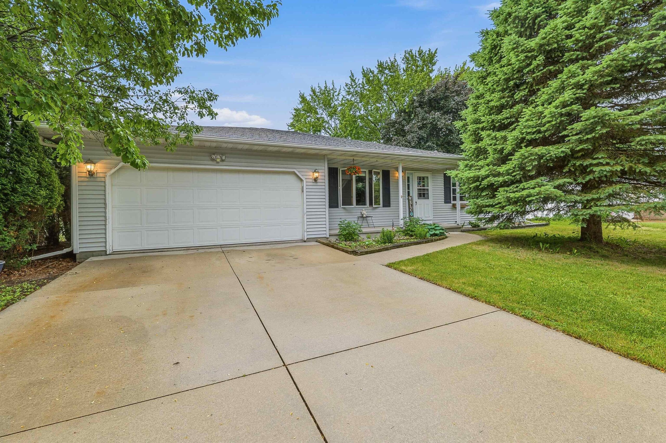 836 MEADOWBROOK Lane property preview photograph