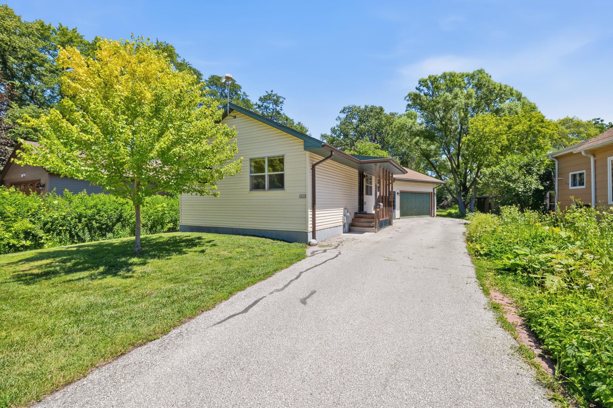 1019 S 6TH Street property preview photograph