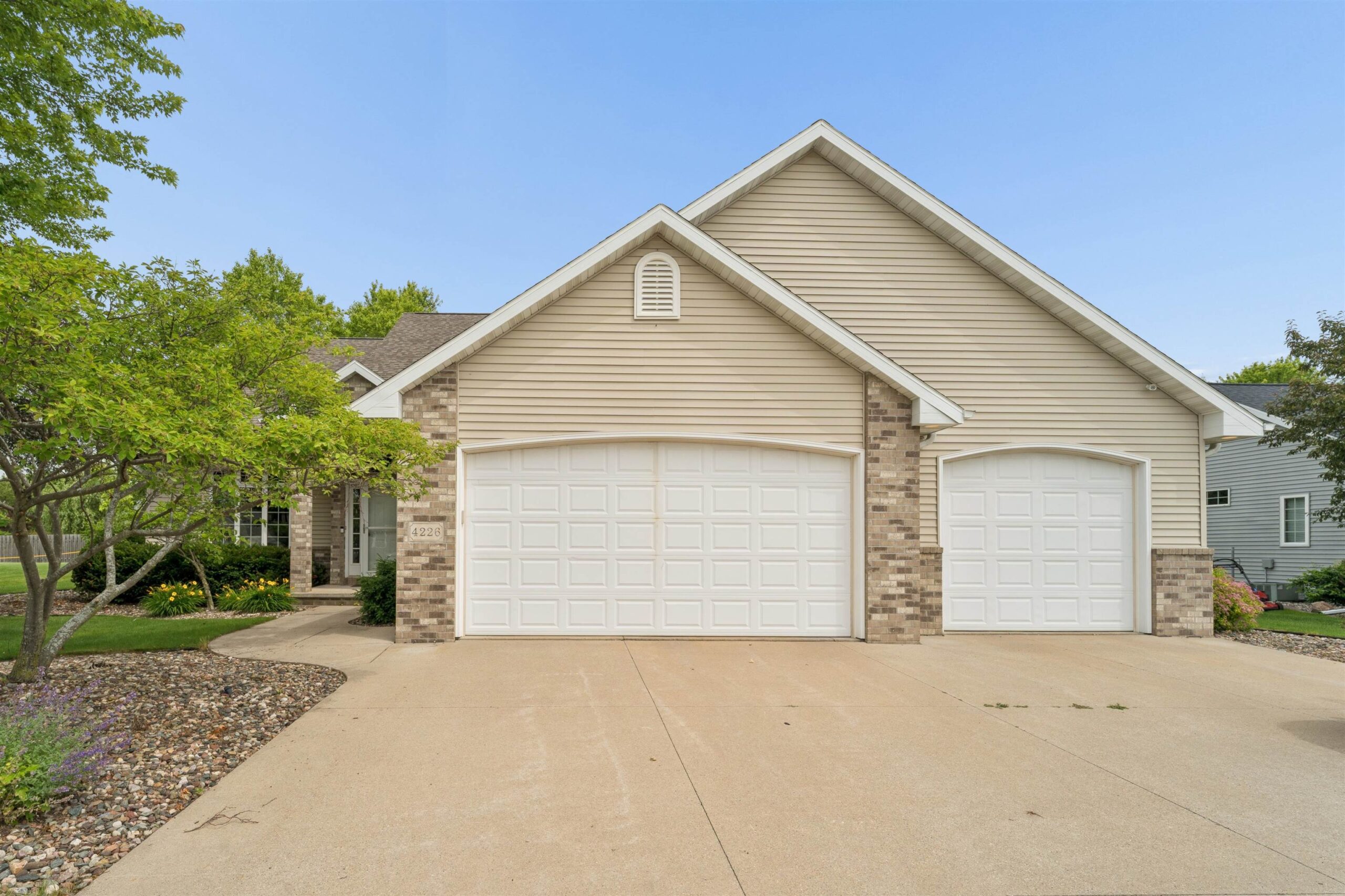 4226 E APPLESEED Drive property preview photograph