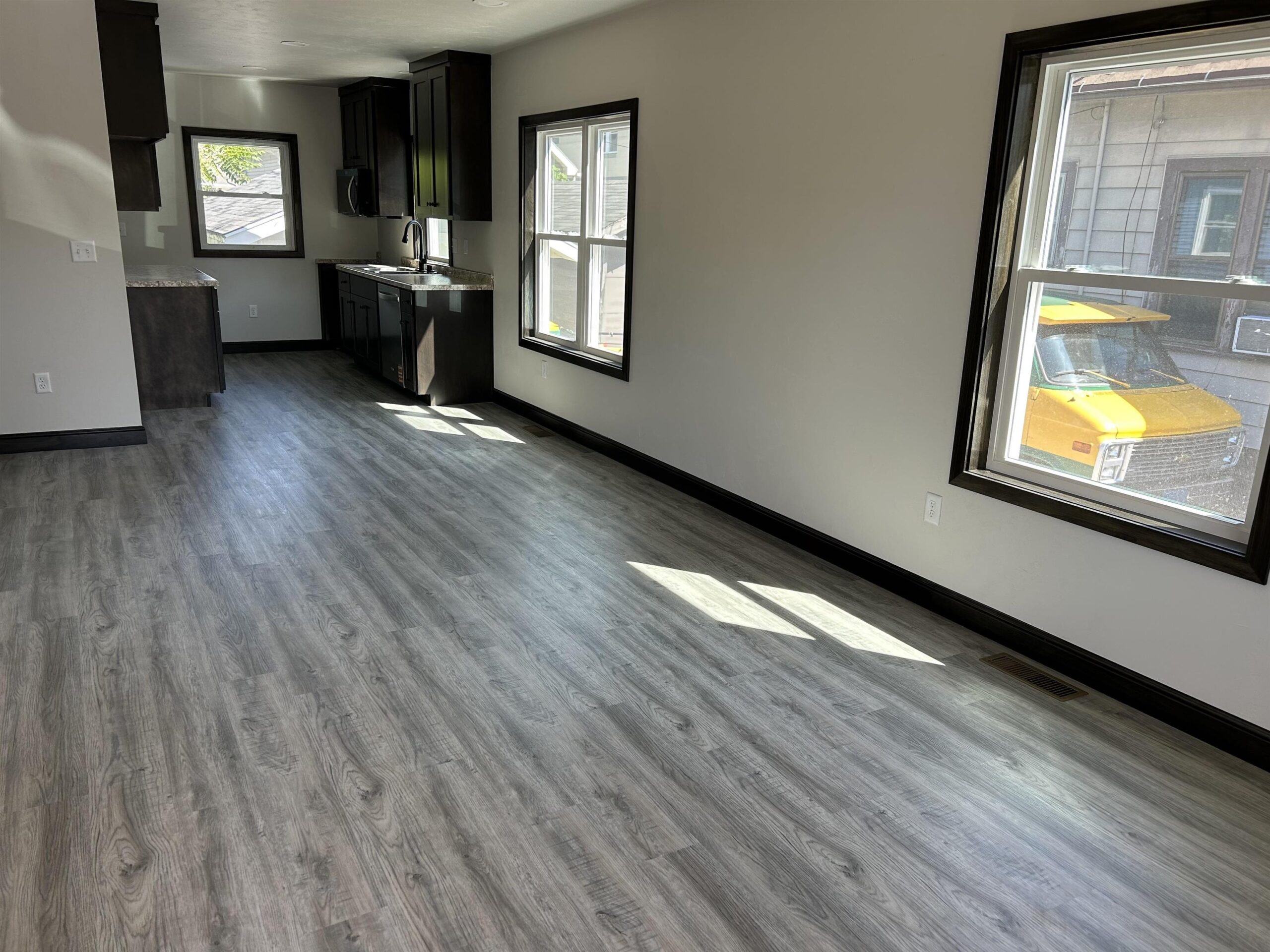 828 SCHOOL Place property preview photograph