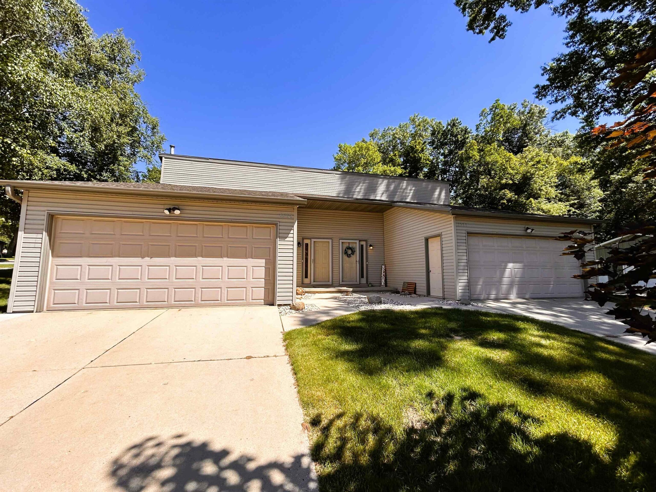 2590 CHERRYWOOD Lane property preview photograph