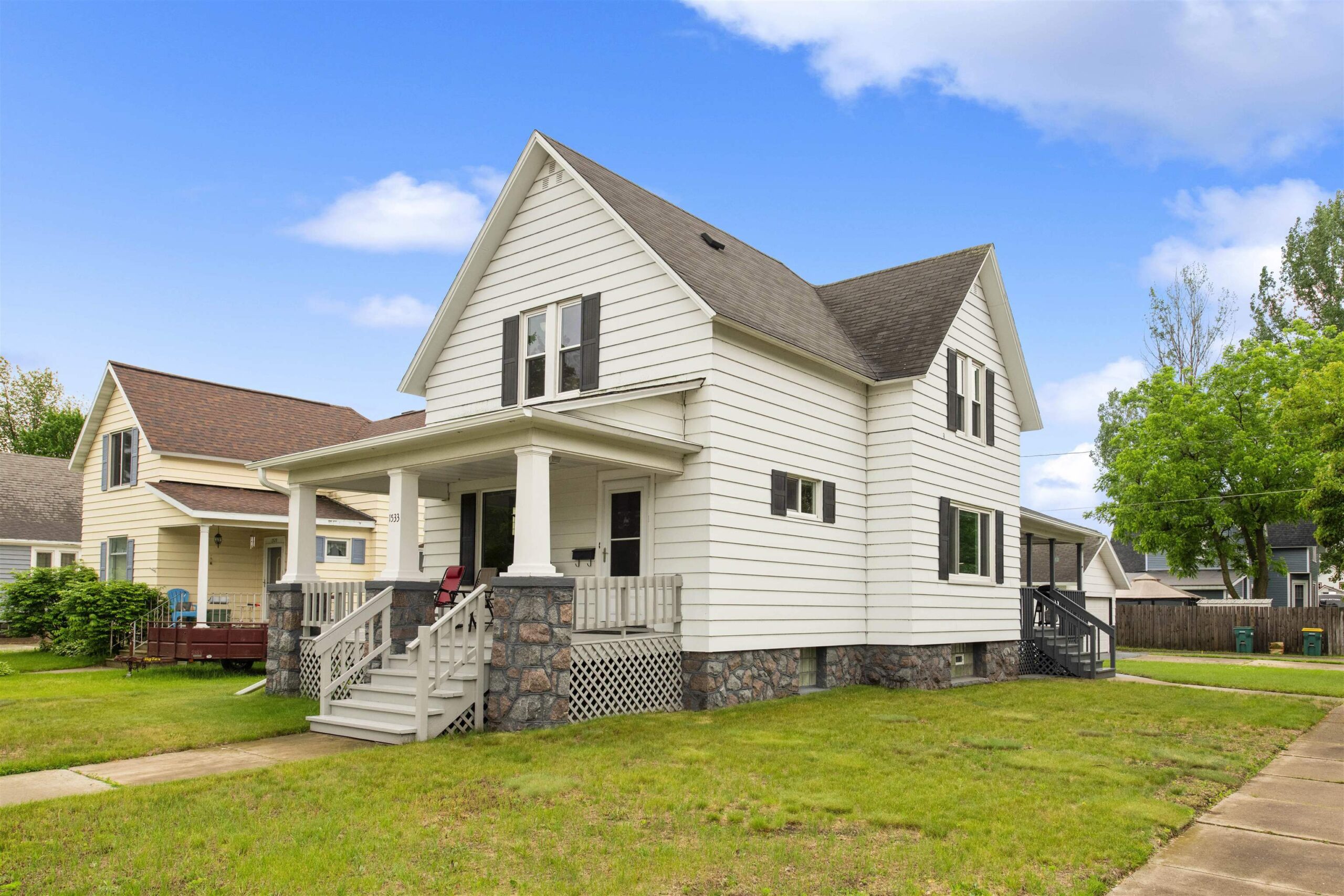 1533 ELIZABETH Avenue property preview photograph