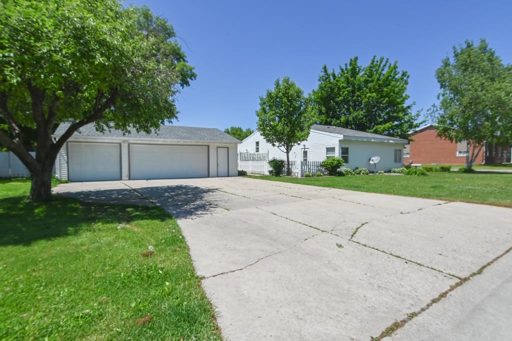 1395 WESTERN Avenue property preview photograph