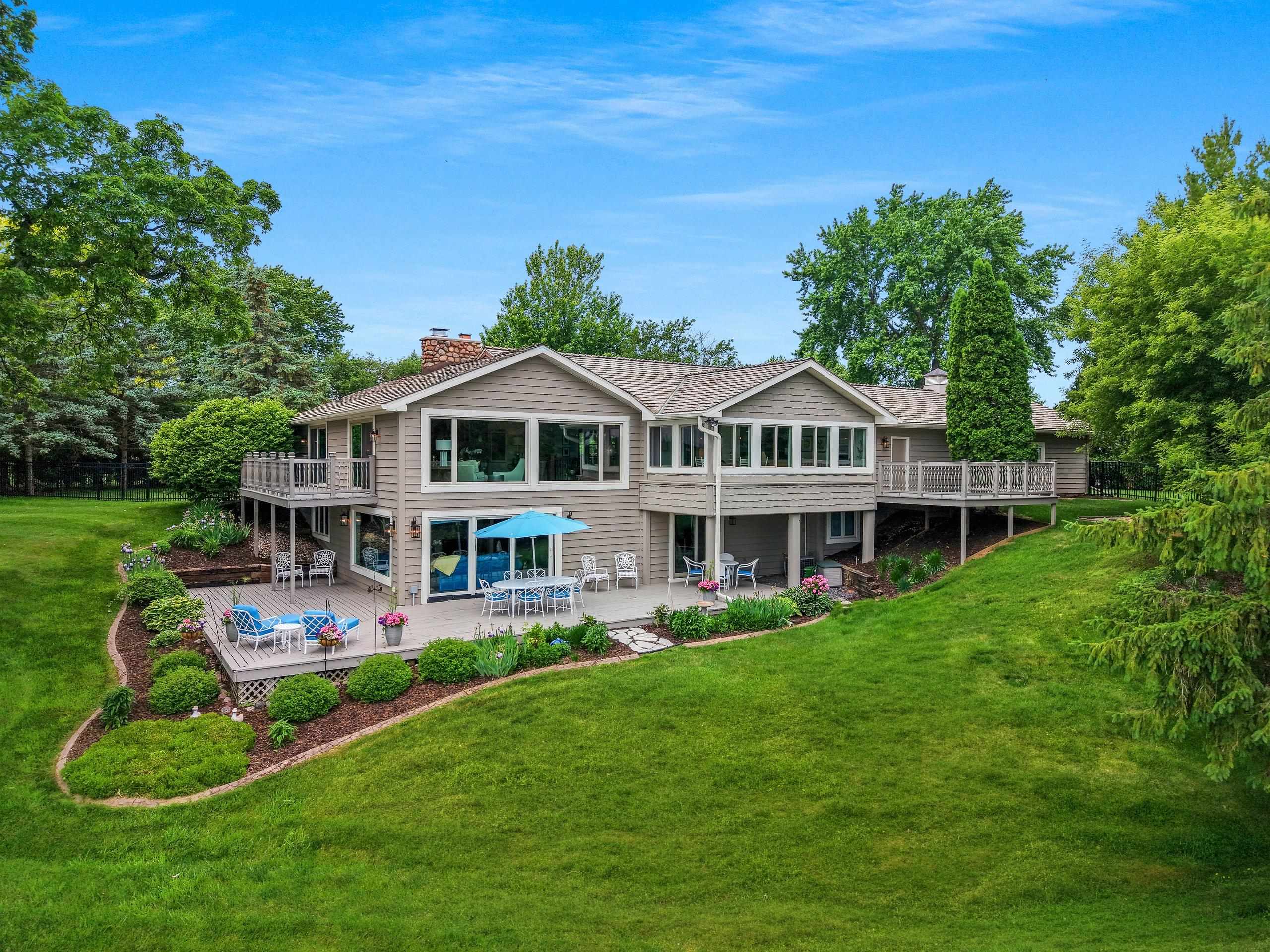 2281 LOST DAUPHIN Road property preview photograph