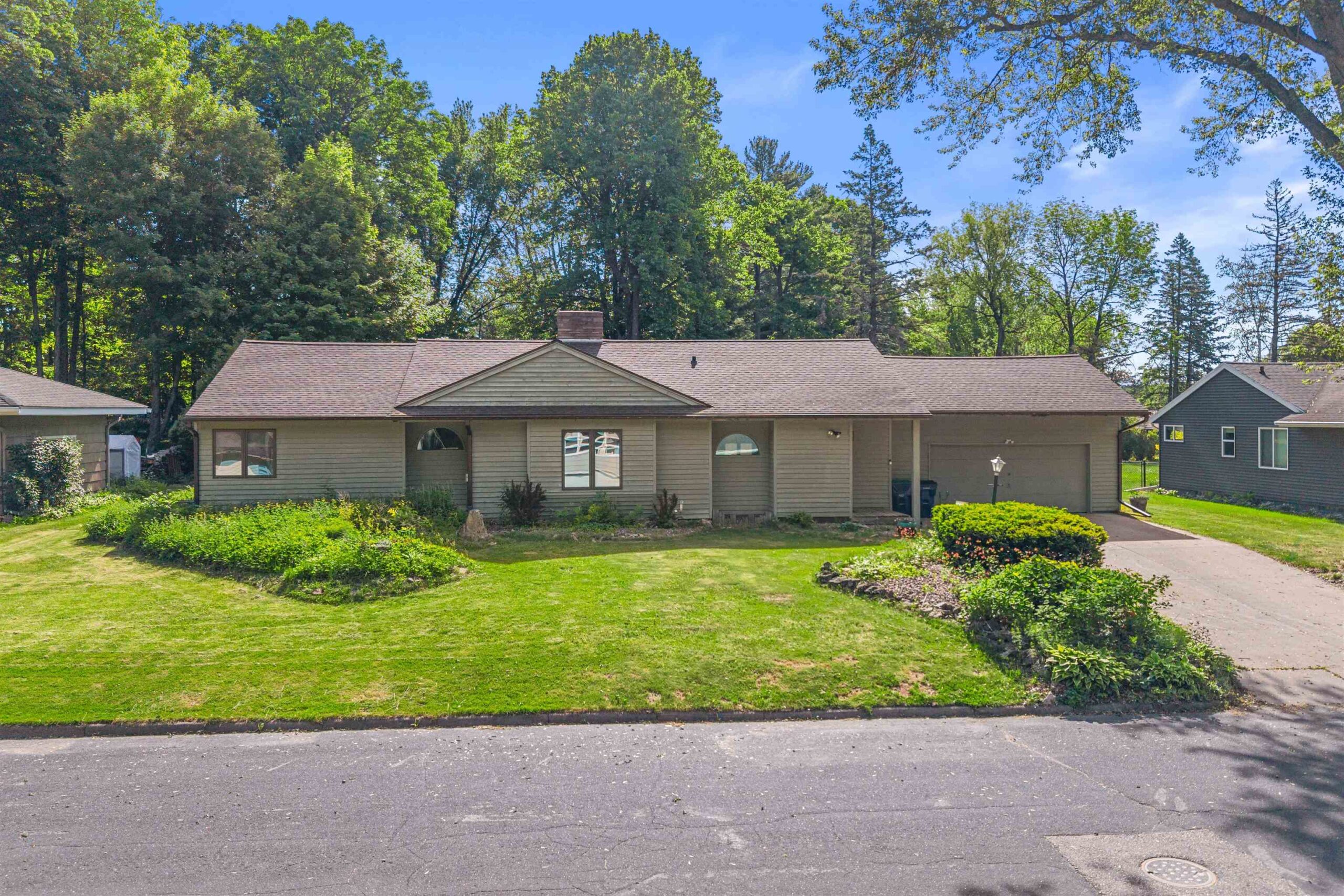 3117 N 11TH Street property preview photograph