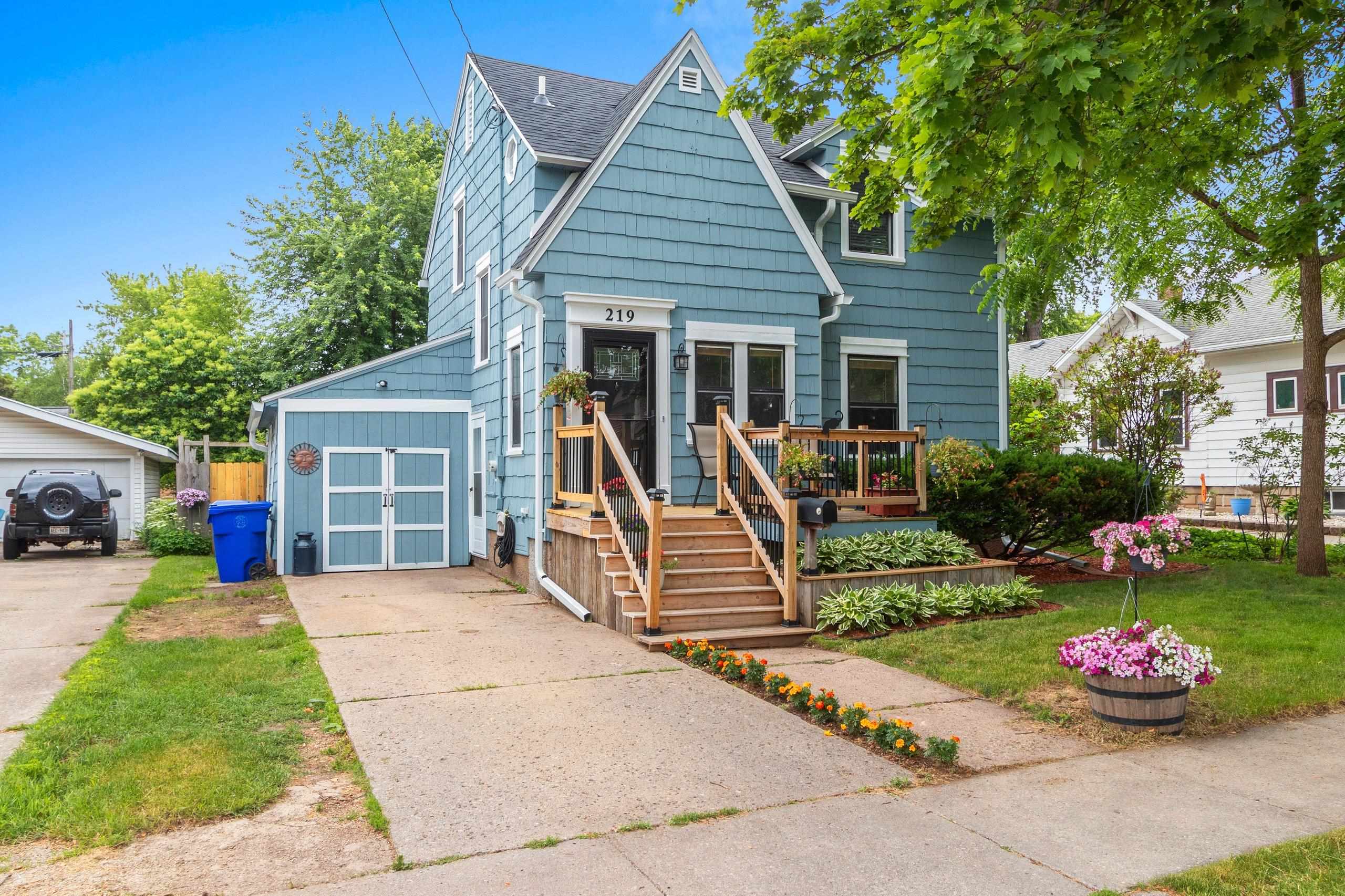219 E HANCOCK Street property preview photograph