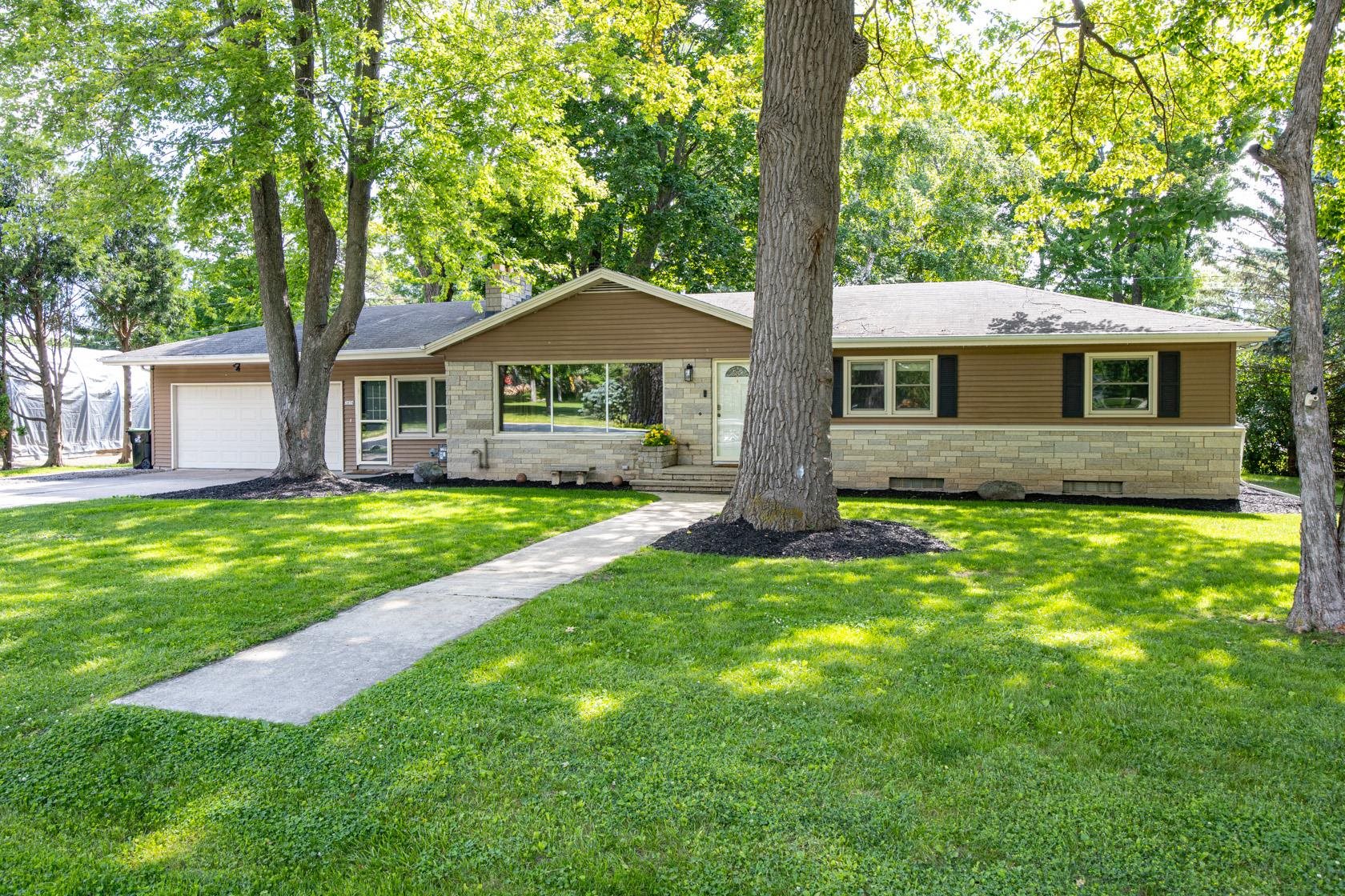 2674 WOODCREST Drive property preview photograph
