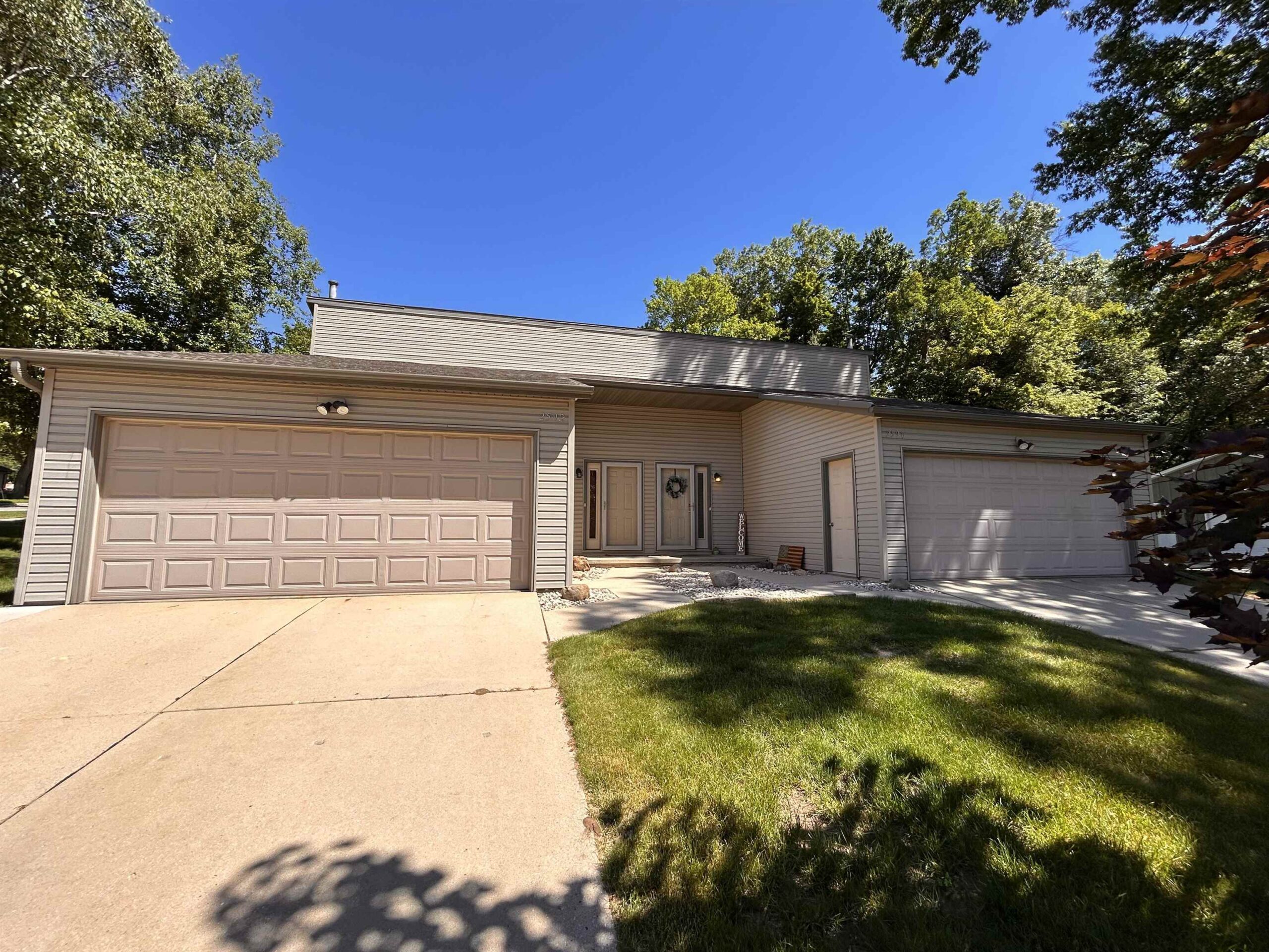 2590 CHERRYWOOD Lane property preview photograph