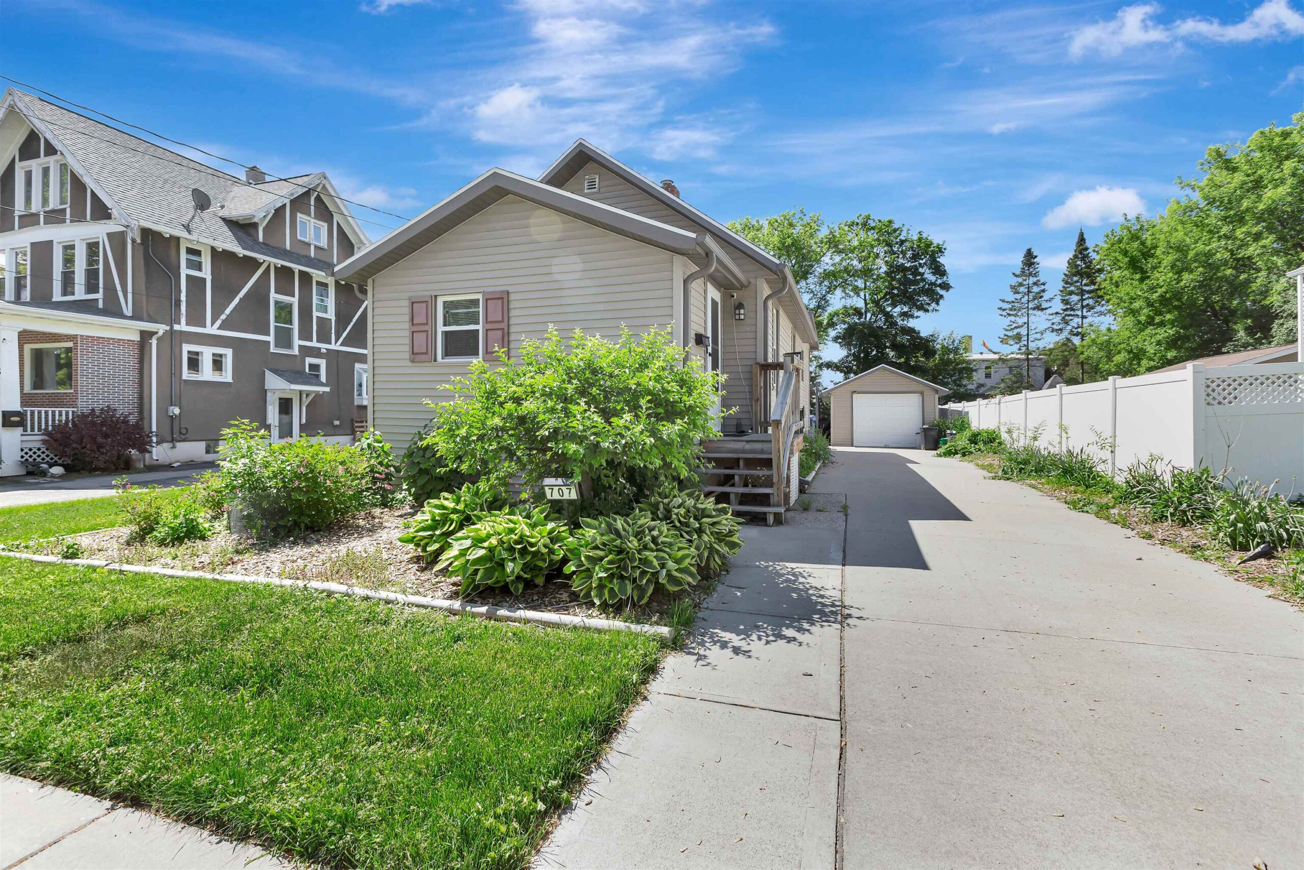 707 E RANDALL Street property preview photograph