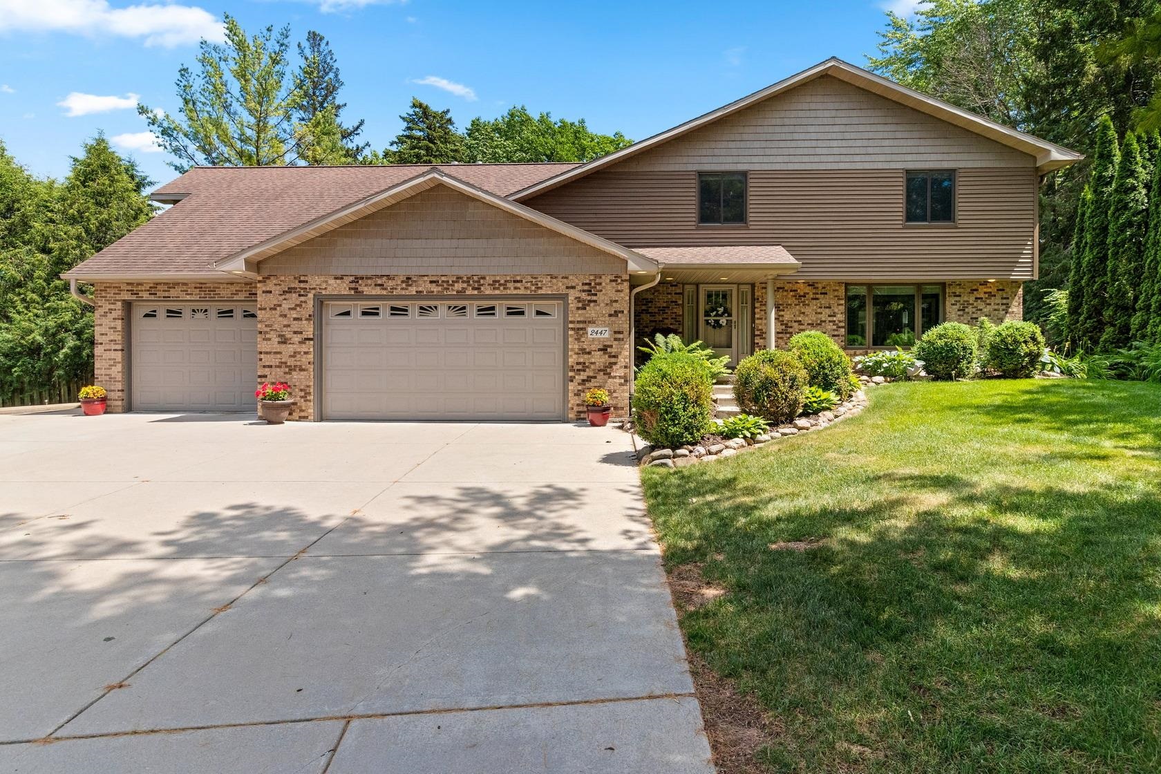 2447 PARKWOOD Drive property preview photograph
