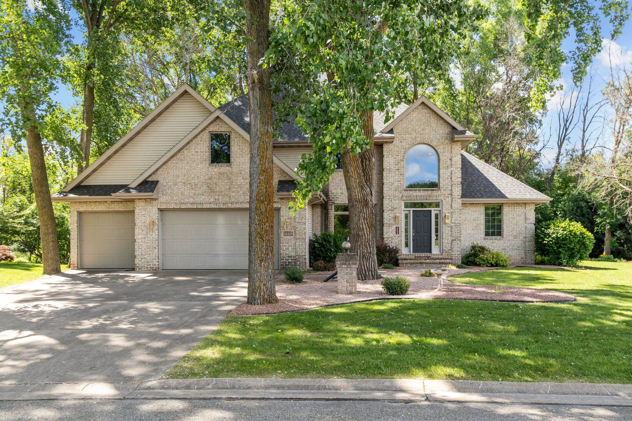 1669 BEETHOVEN Way property preview photograph