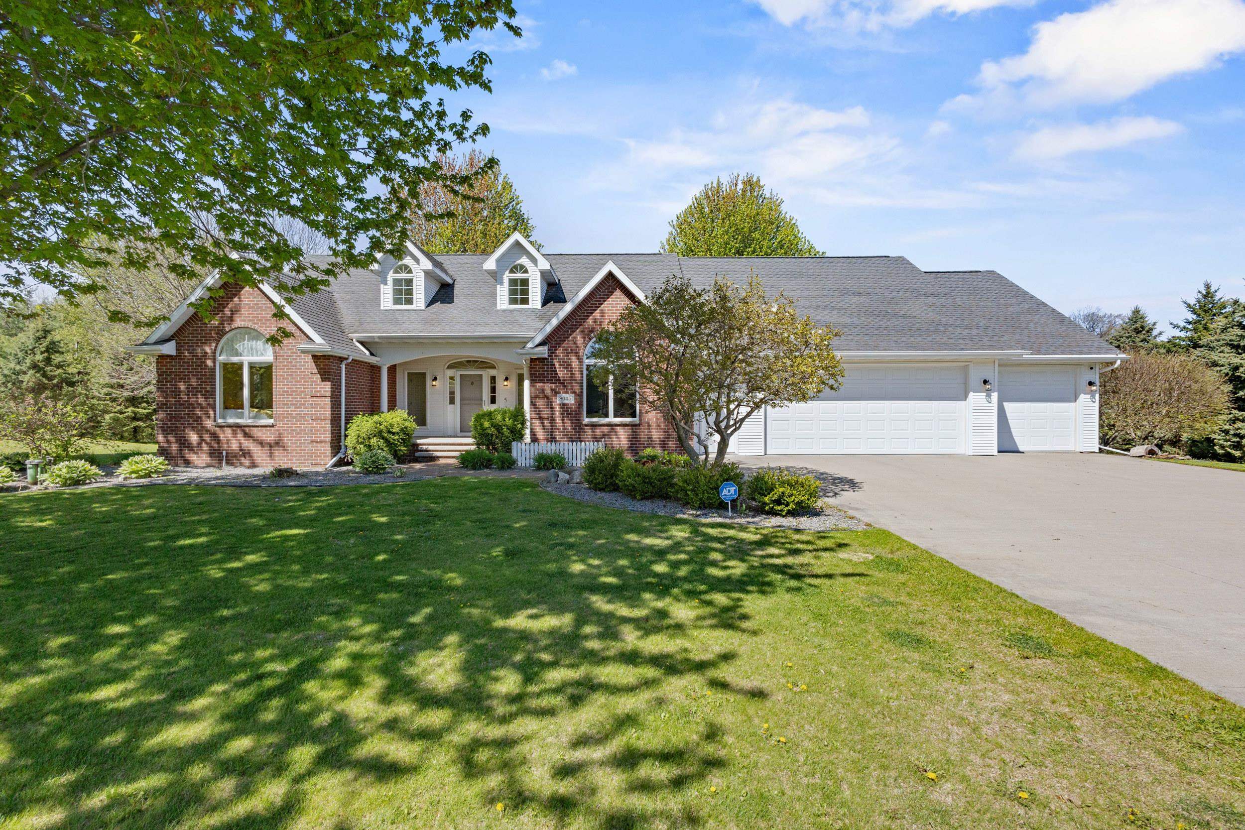 8045 SAQUARO Court property preview photograph