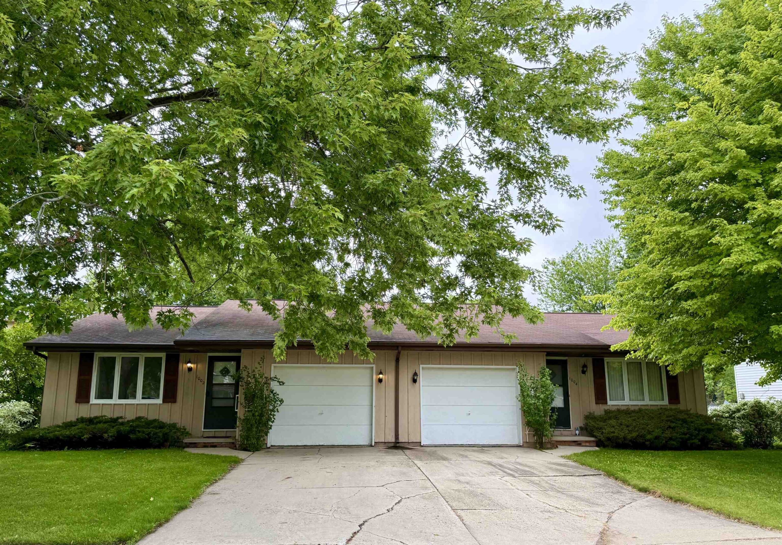 1002 E NORTHWOOD Drive property preview photograph