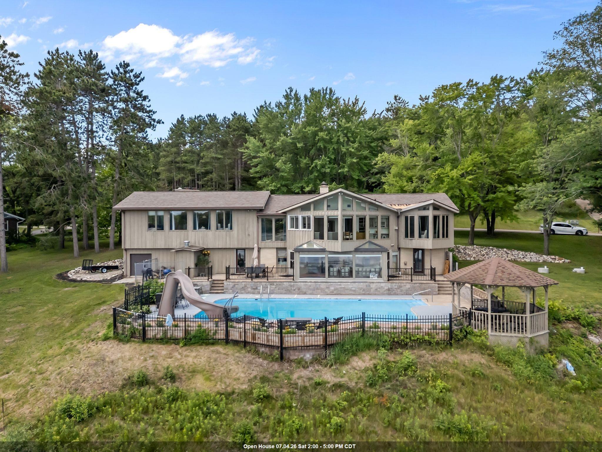 W8255 BUTTERCUP Court property preview photograph