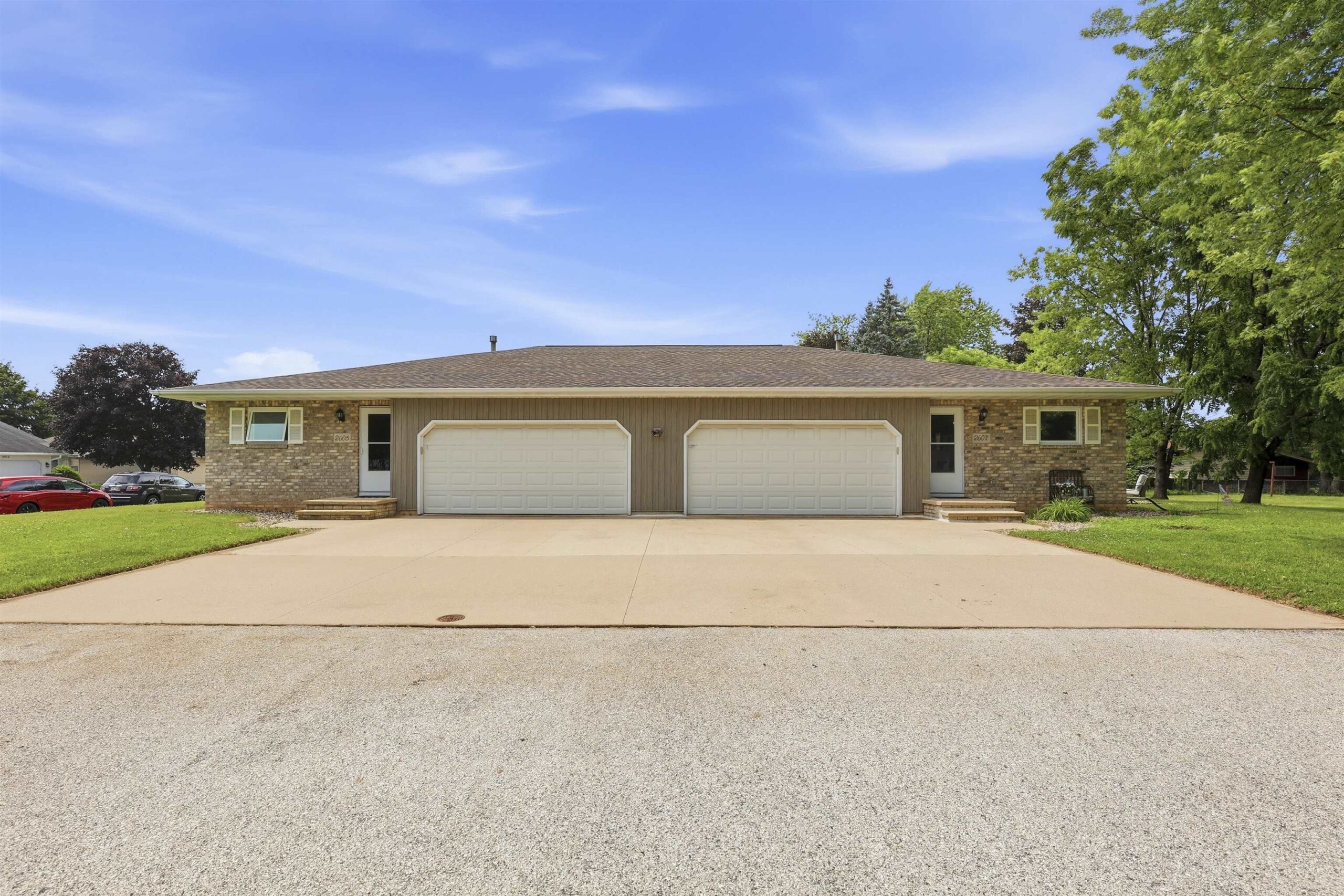 2605 W BIG BEND Drive property preview photograph