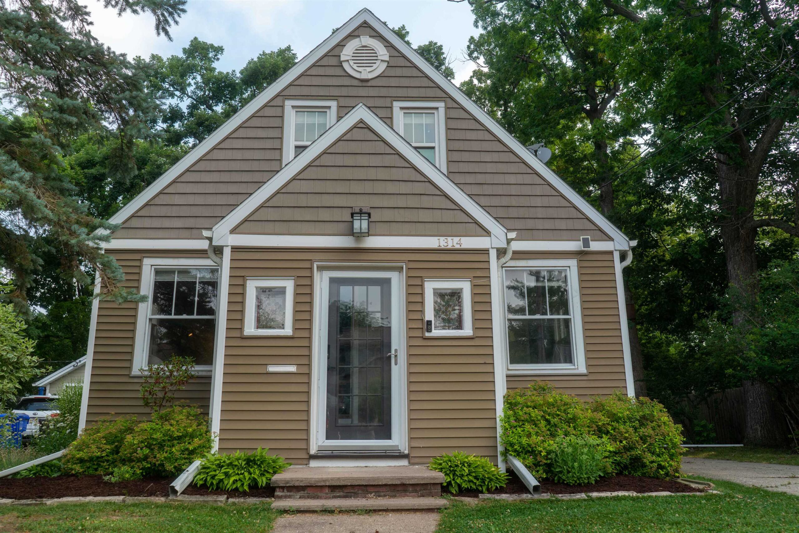 1314 W PINE Street property preview photograph