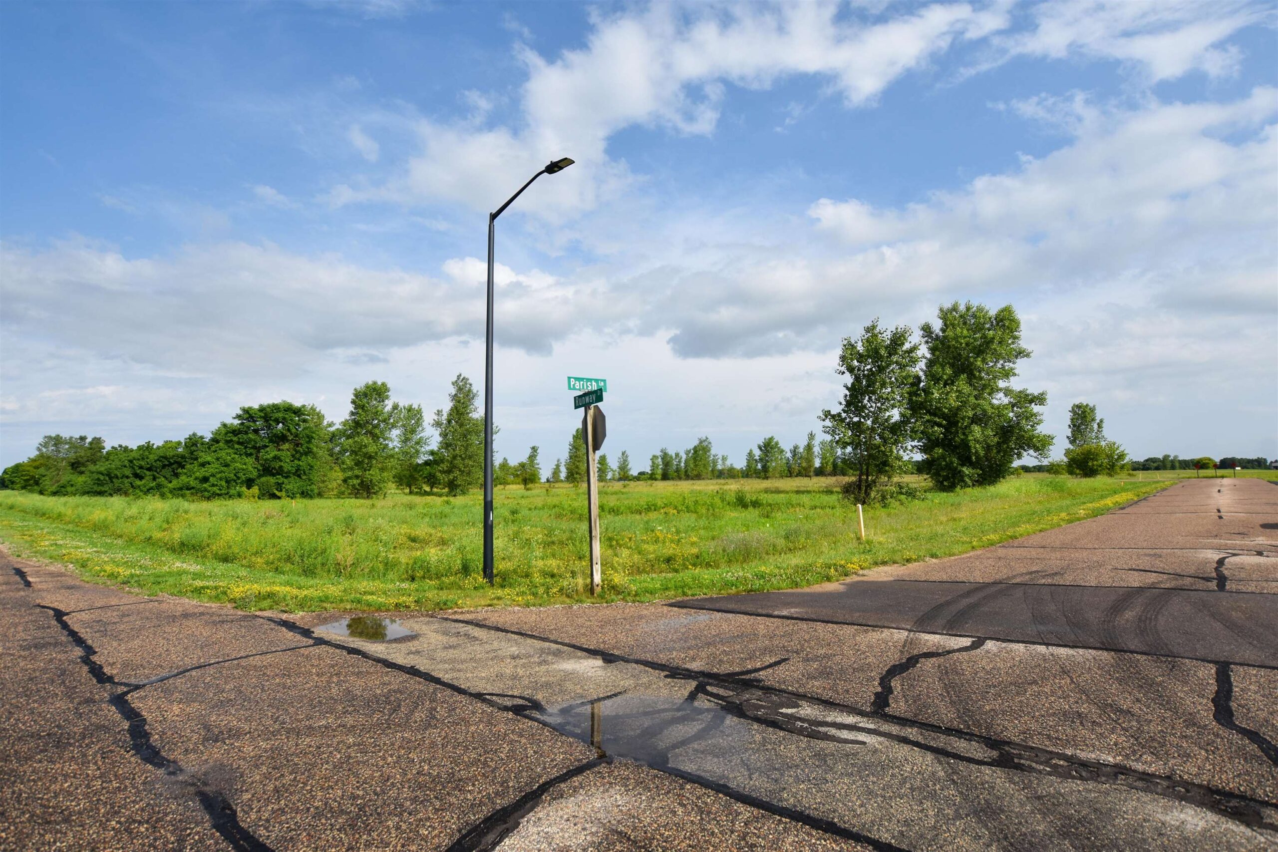 RUNWAY Drive property preview photograph