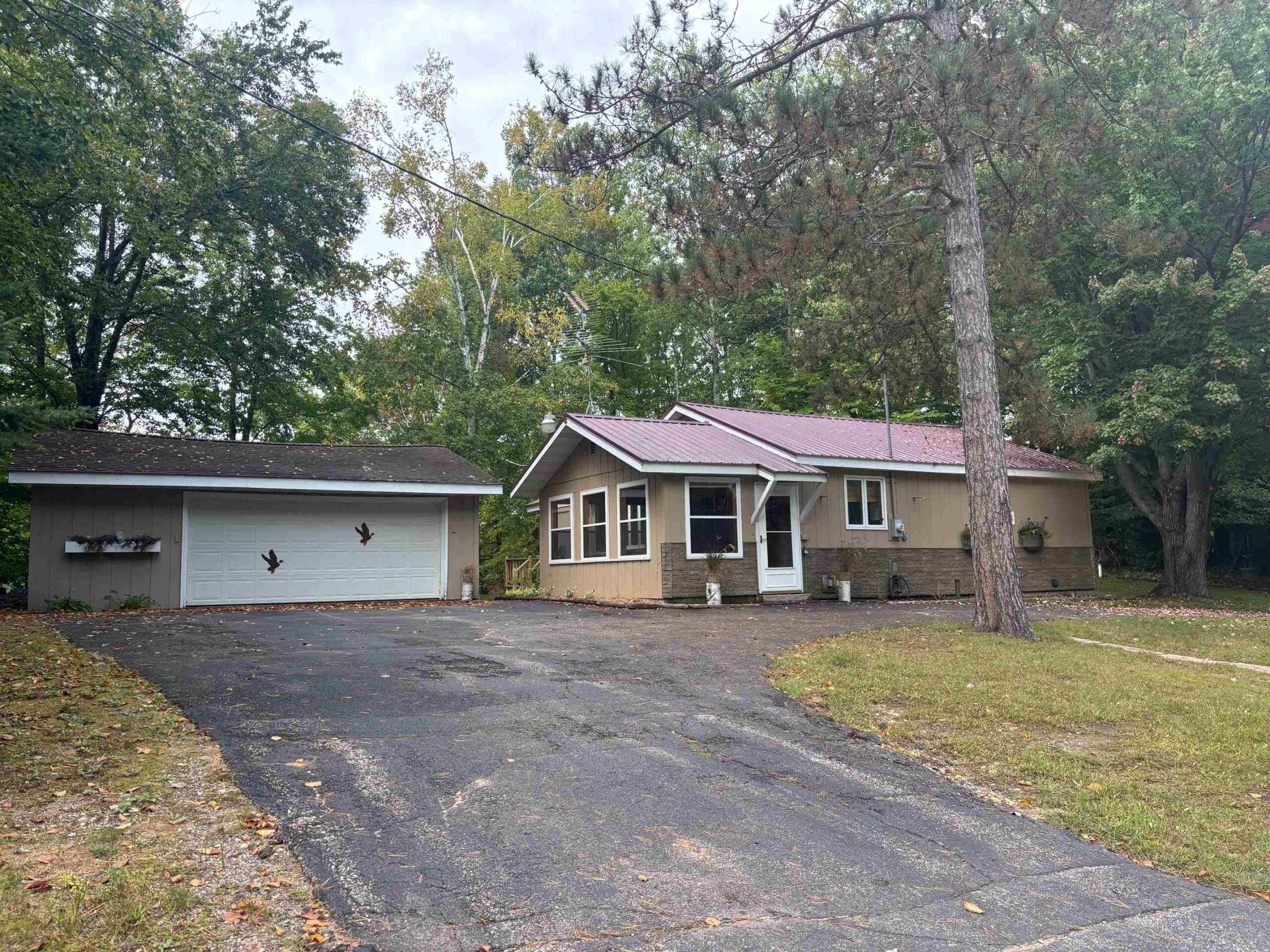 18363 PICKEREL LAKE Road property preview photograph
