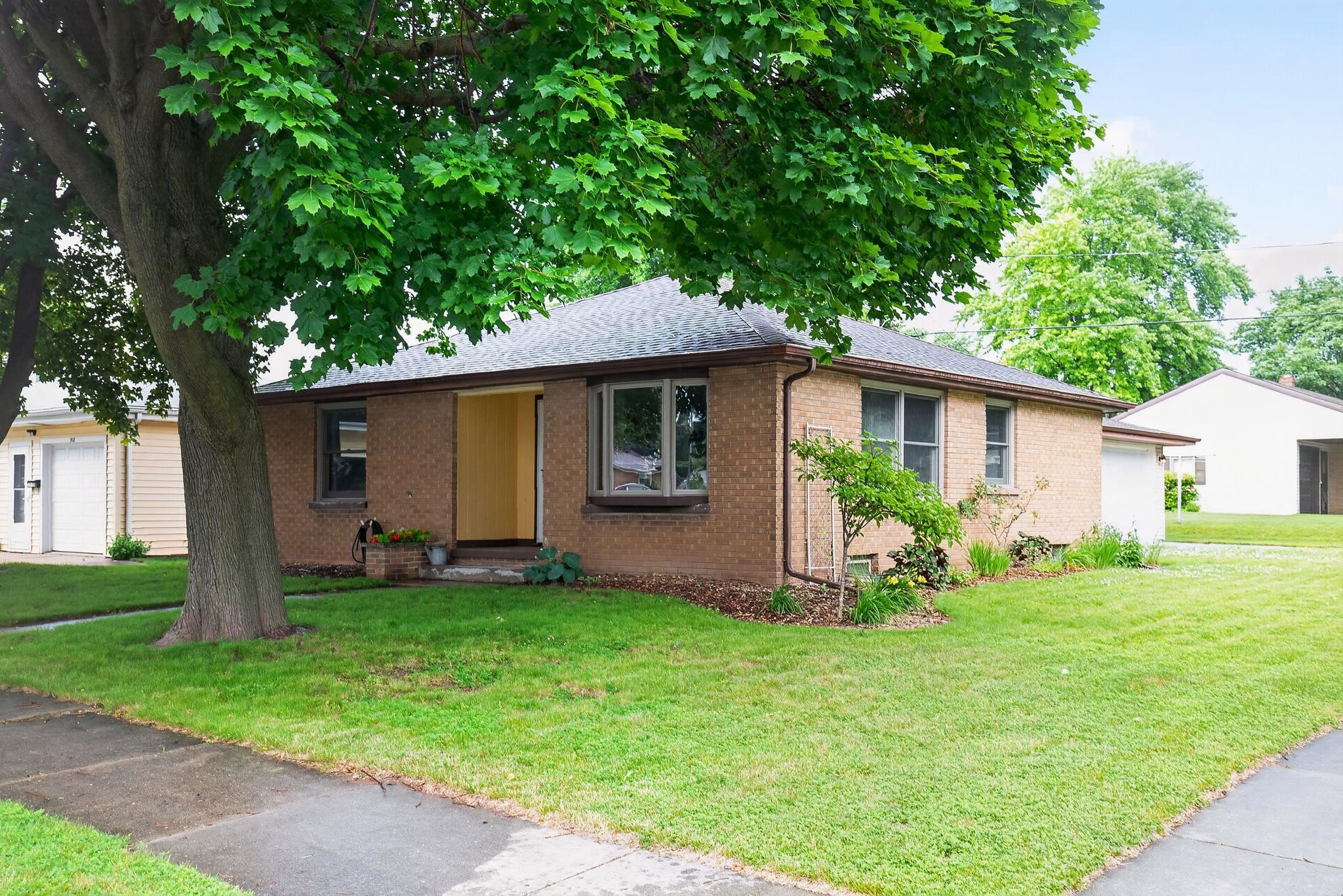 926 E BYRD Street property preview photograph