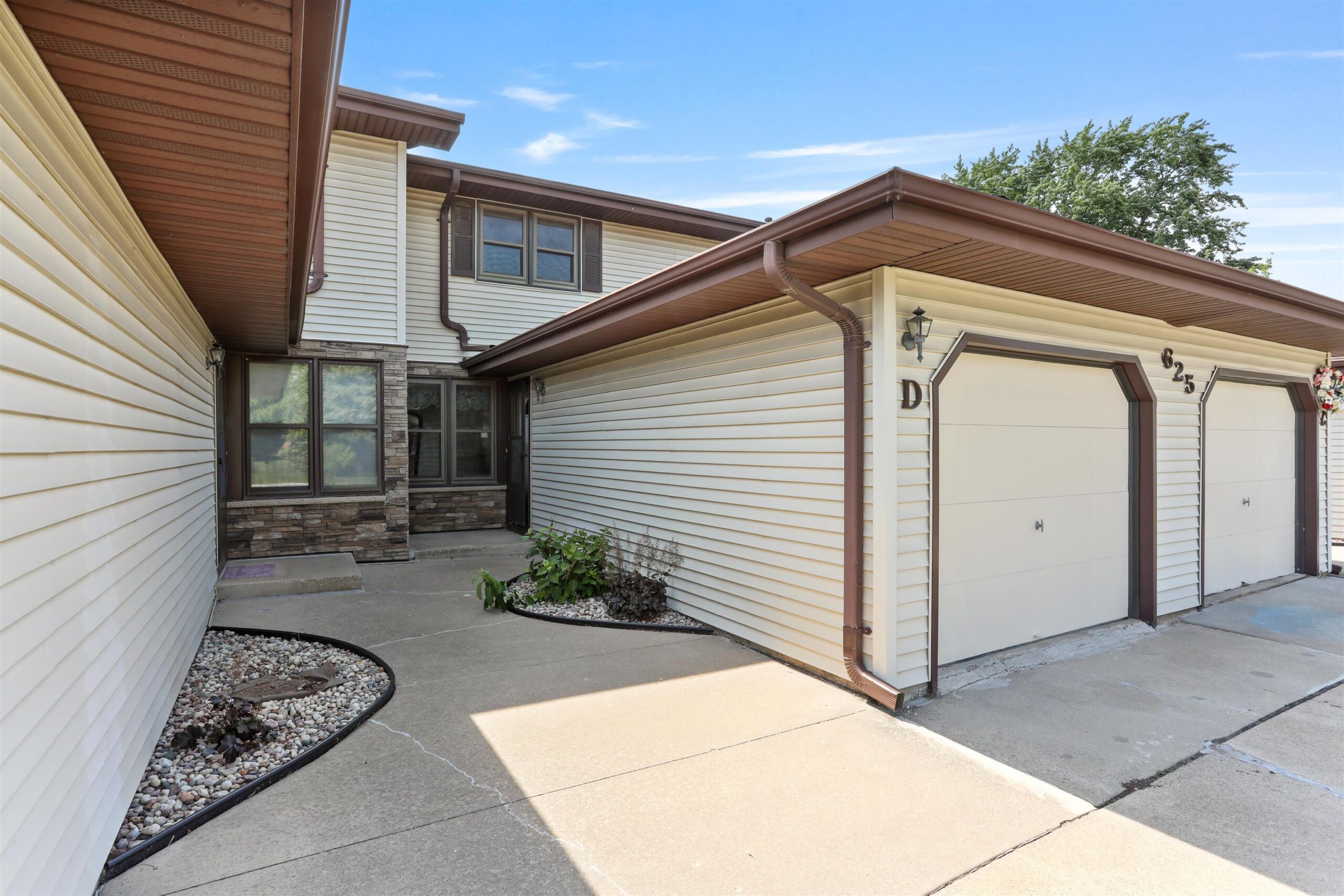 625 S OLSON Avenue property preview photograph