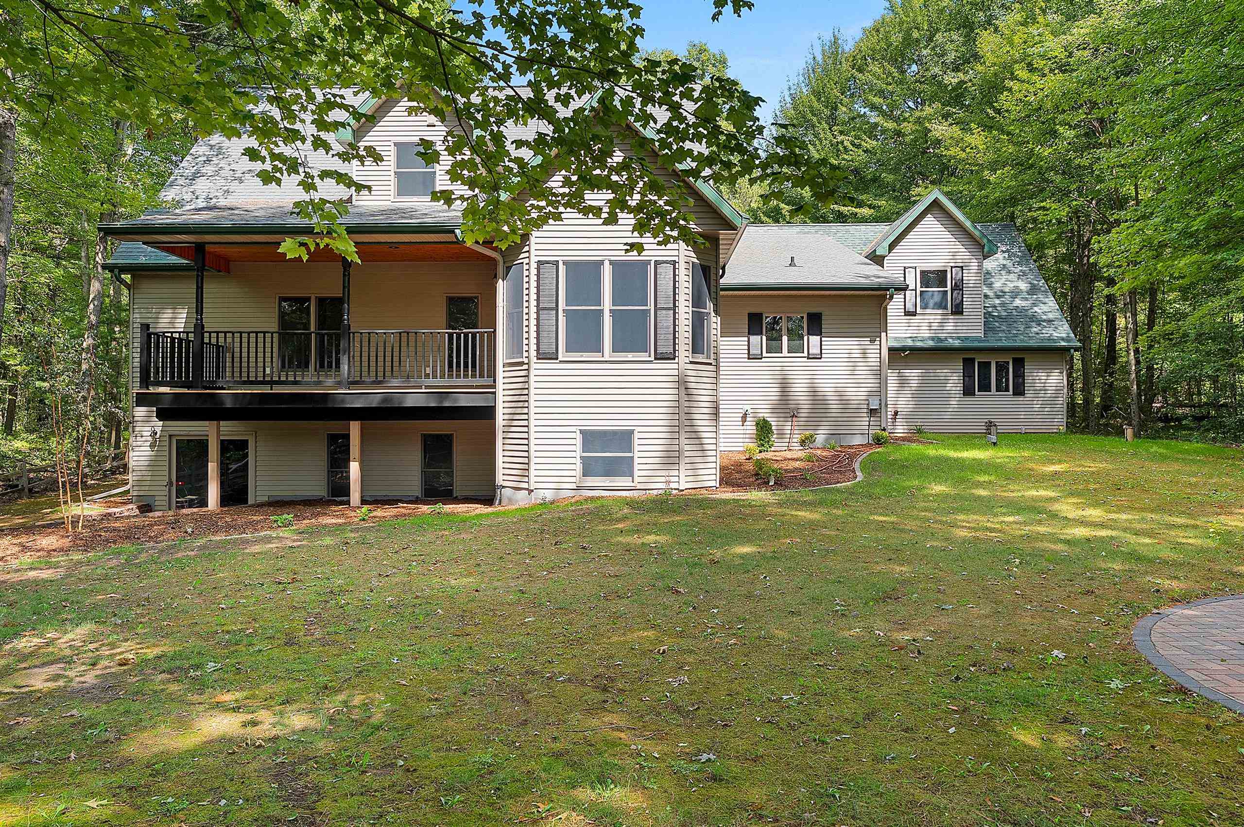 N1753 FOX RIDGE Way property preview photograph