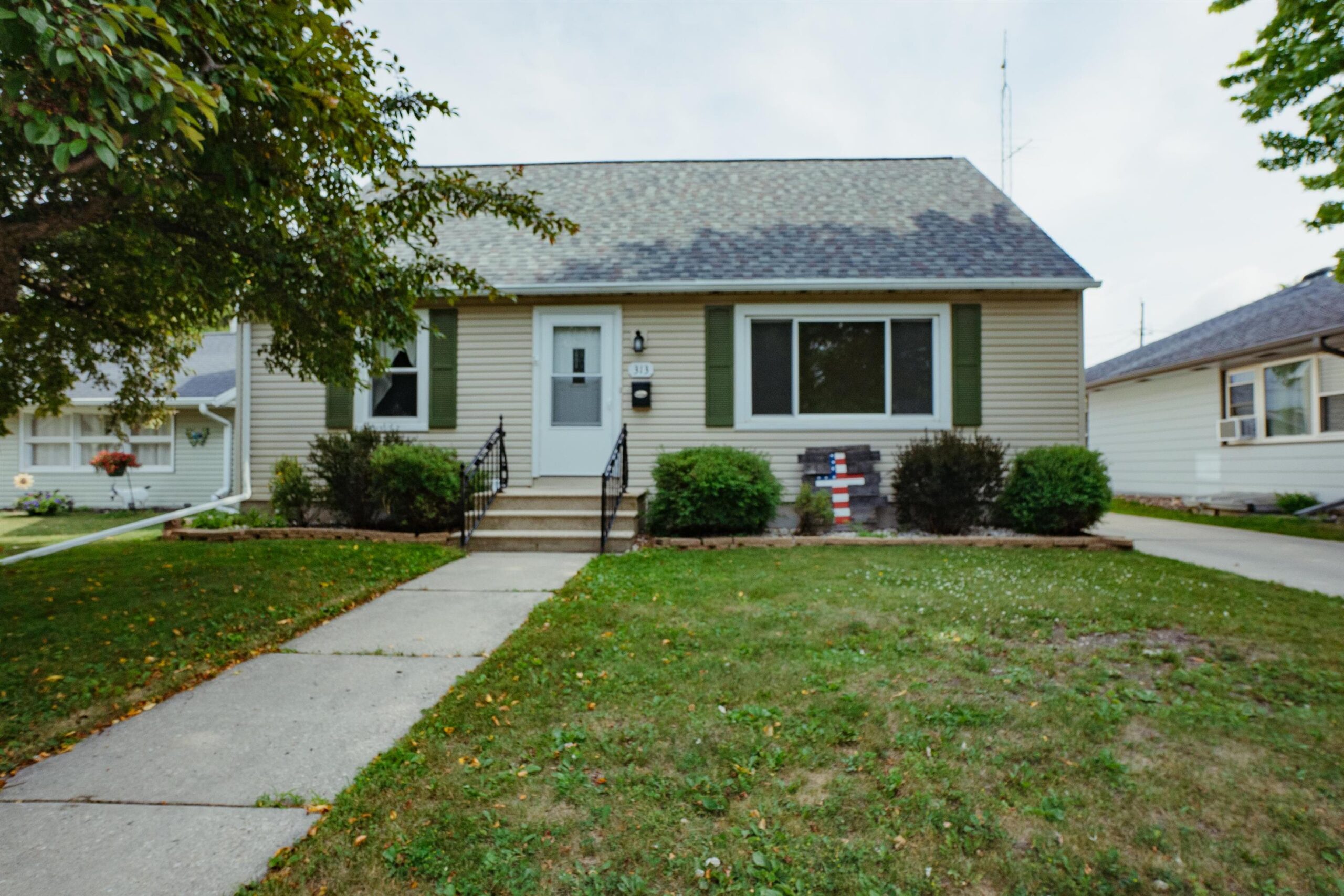 313 15TH Street property preview photograph