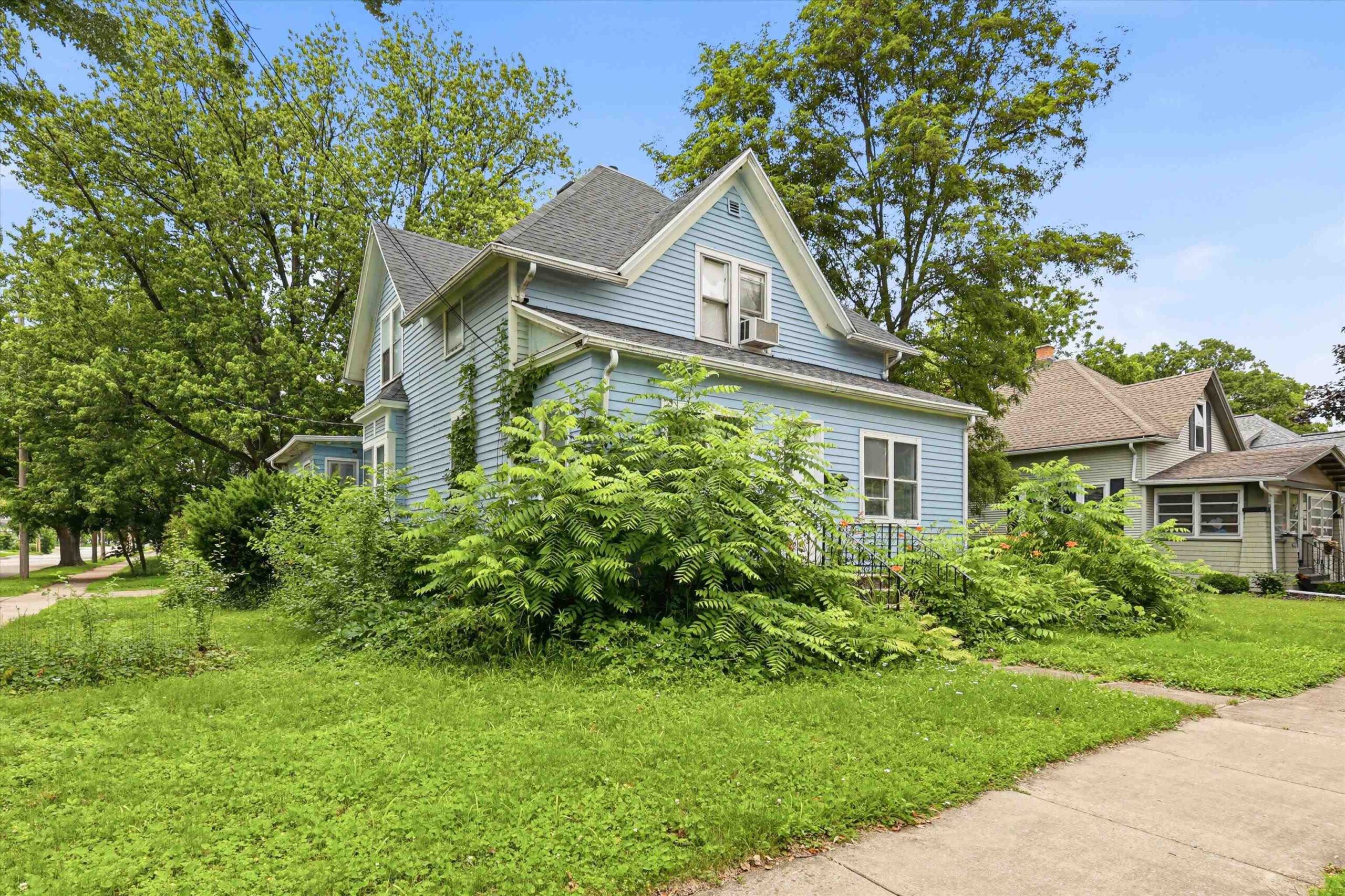 1103 N DIVISION Street property preview photograph