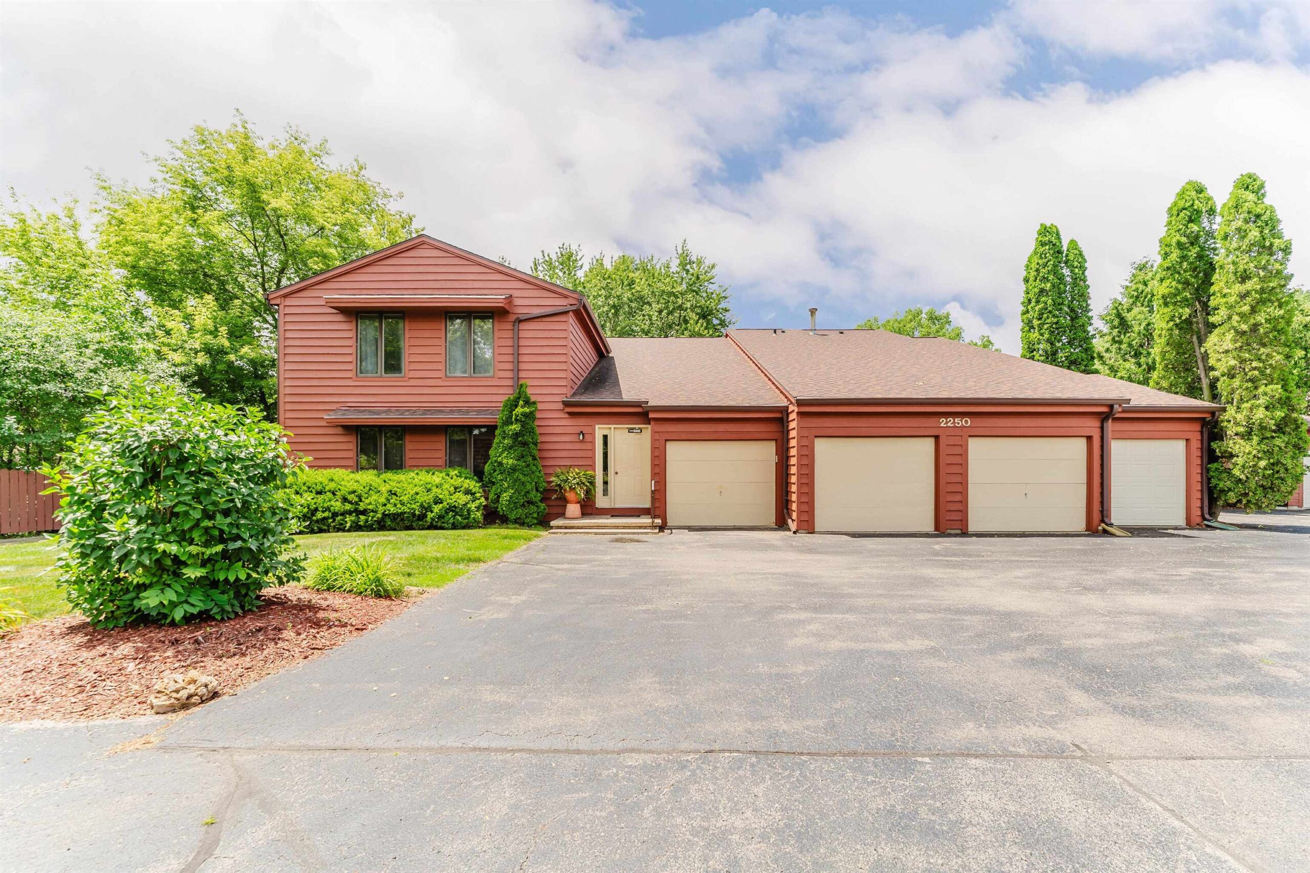 2250 MEADOWBROOK Court property preview photograph