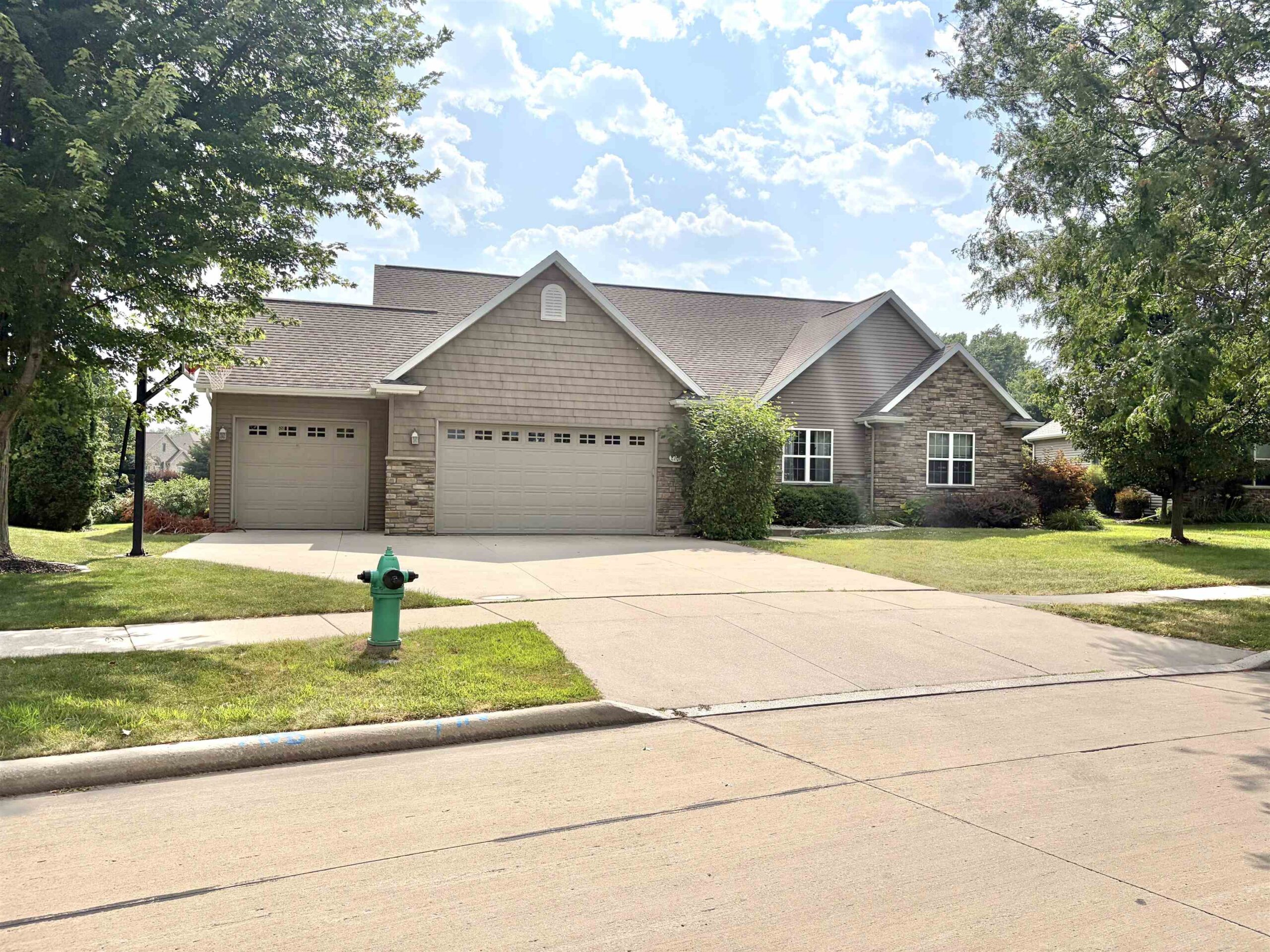 2701 E GLENHURST Lane property preview photograph