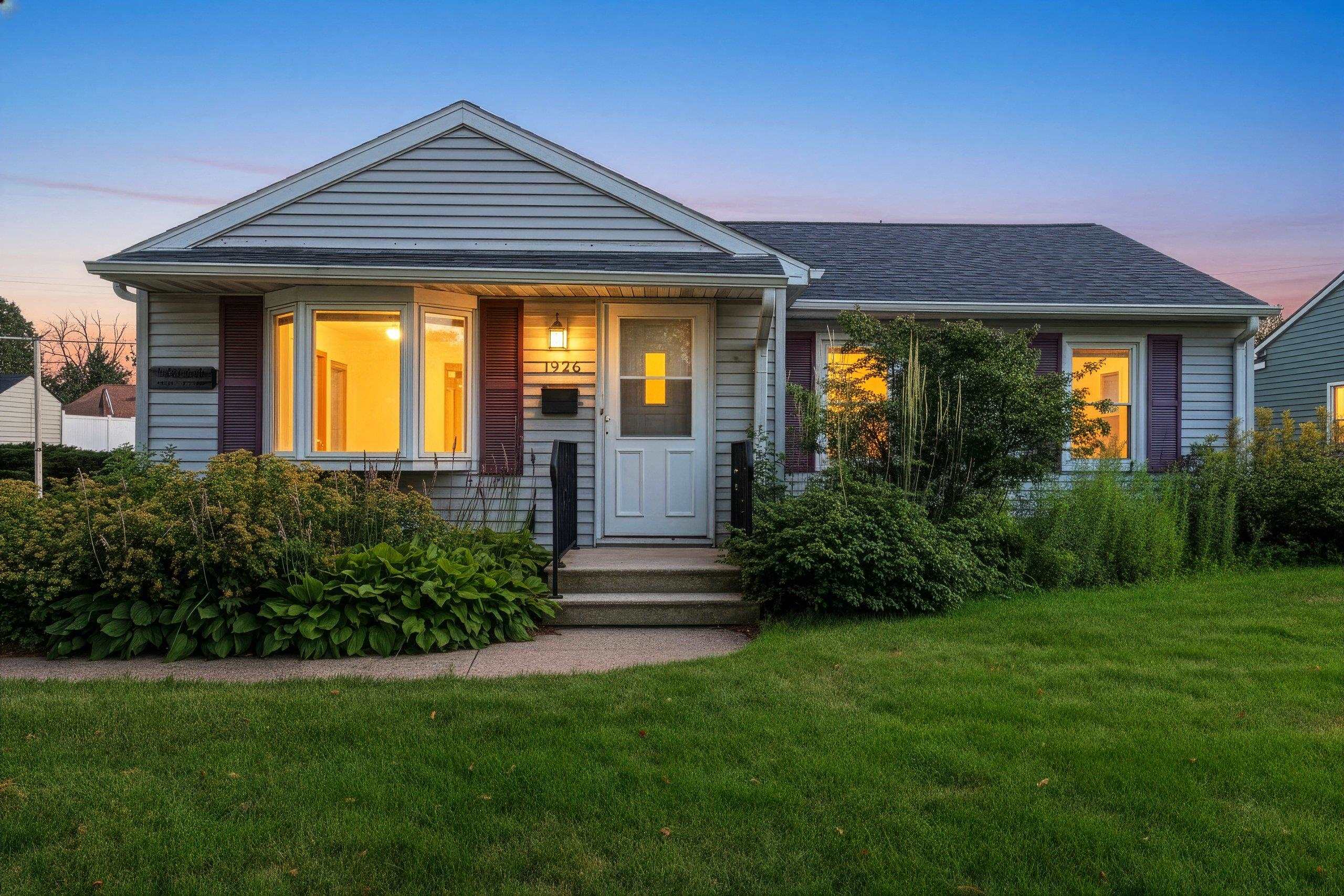 1926 HILLVIEW Drive property preview photograph