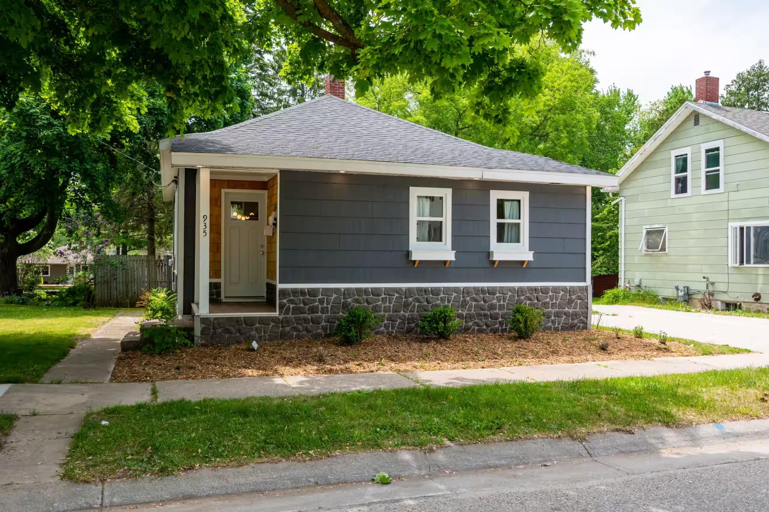 935 QUINCY Street property preview photograph