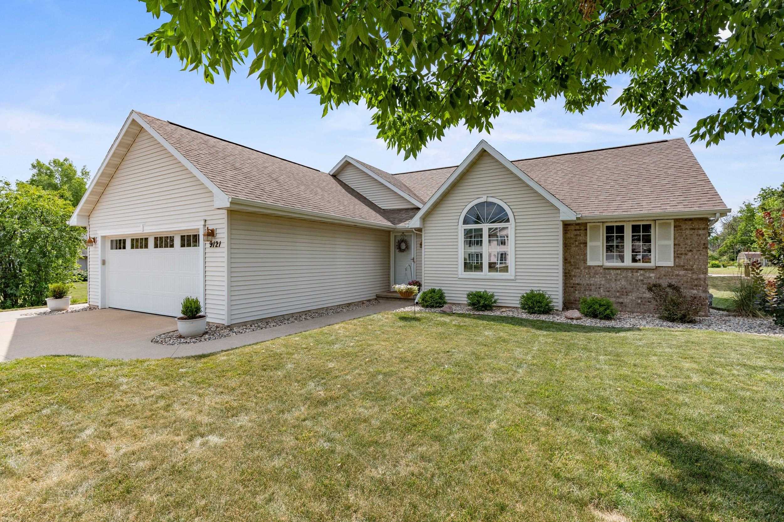 N9121 KERNAN Avenue property preview photograph