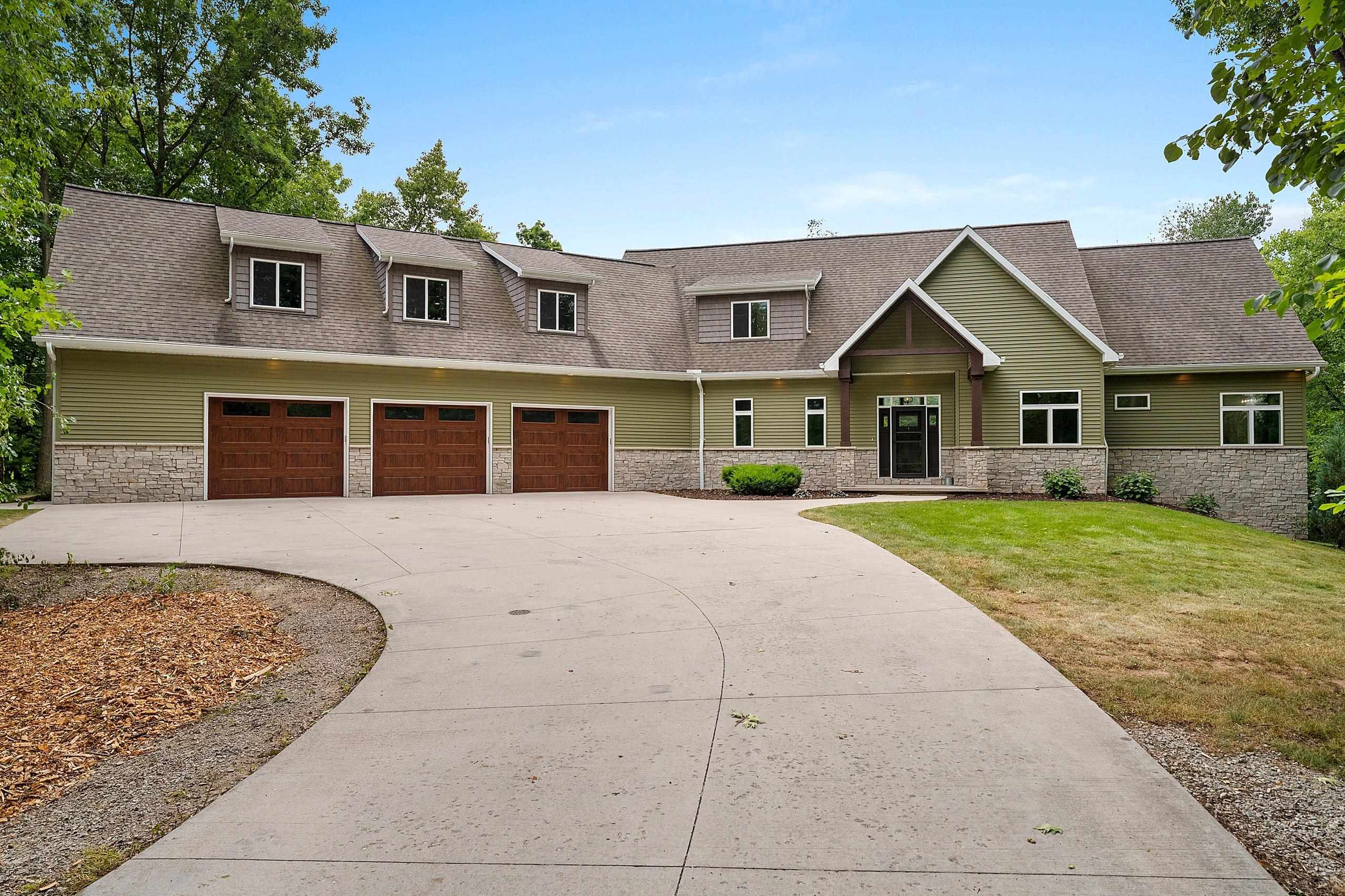 635 RUYS WOODS Court property preview photograph