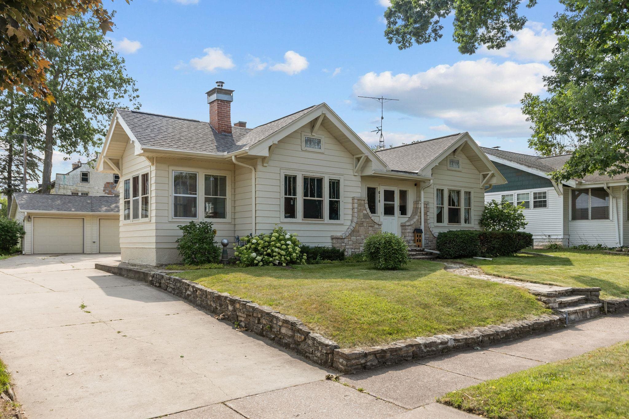 618 DICKINSON Street property preview photograph