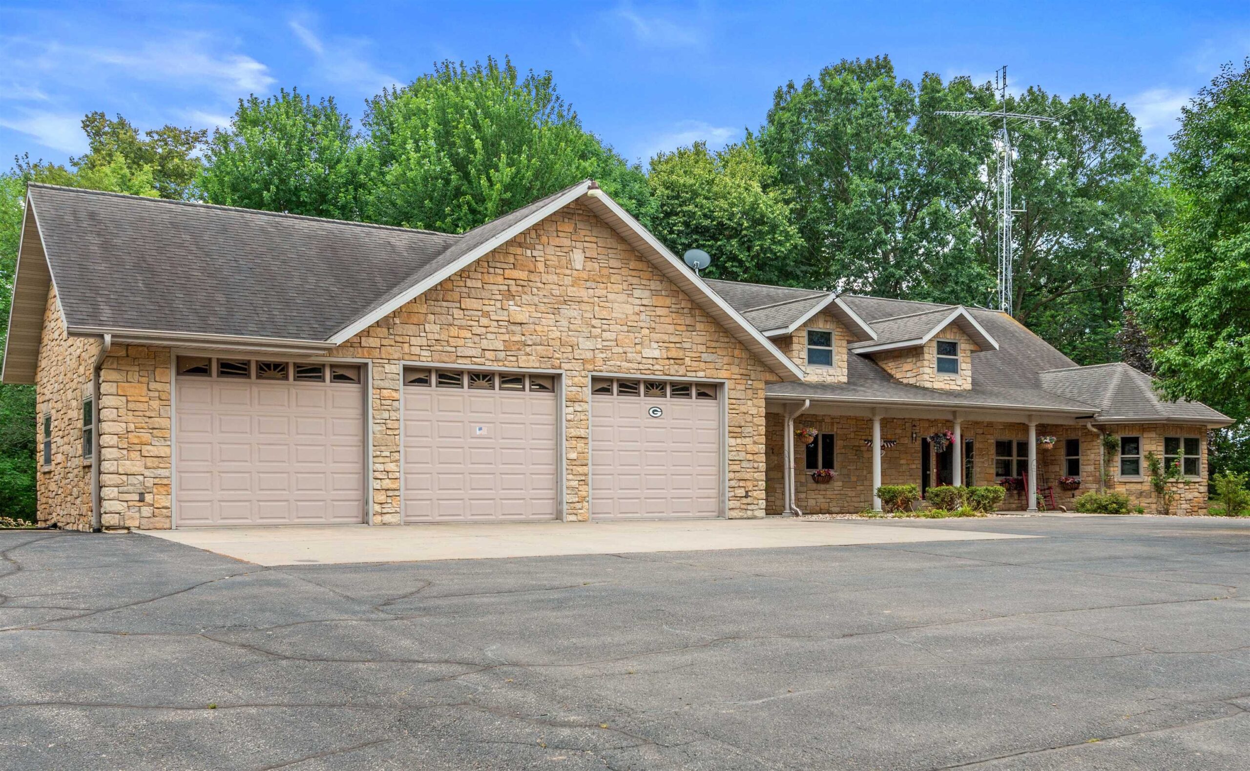 W8585 BROWN DEER Drive property preview photograph